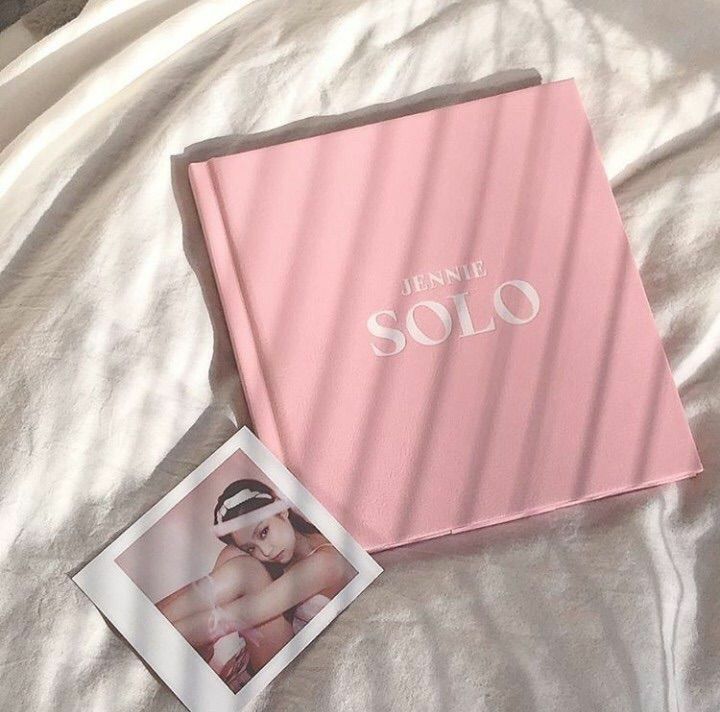 Album JENNIE (BLACKPINK) - Solo