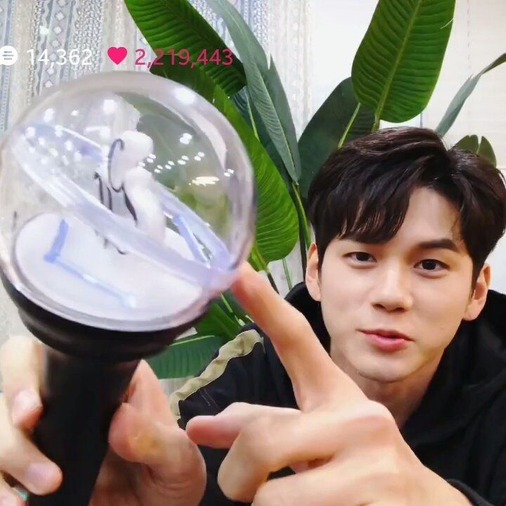 OFFICIAL LIGHTSTICK ONG SEONGWU