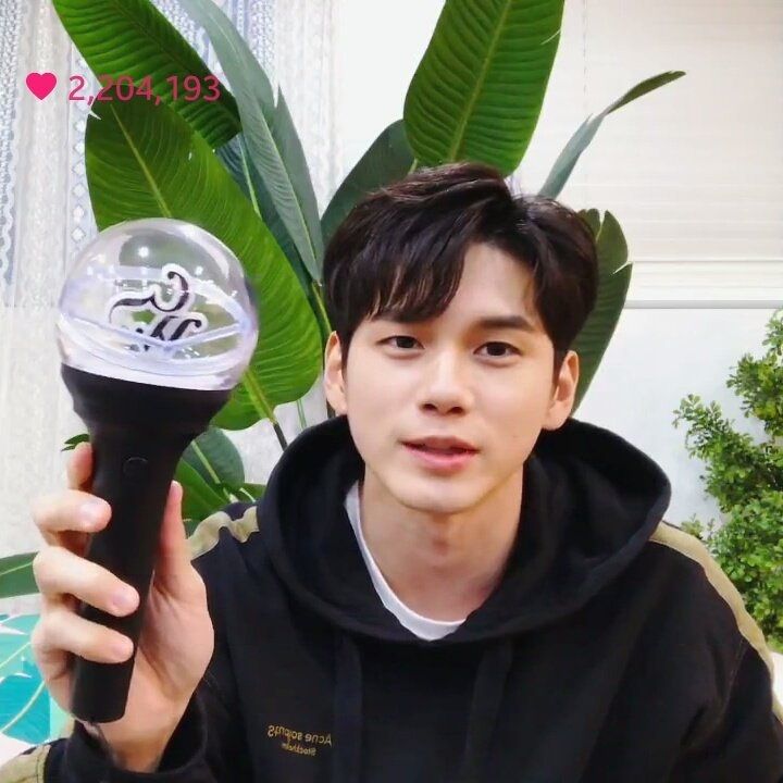 OFFICIAL LIGHTSTICK ONG SEONGWU