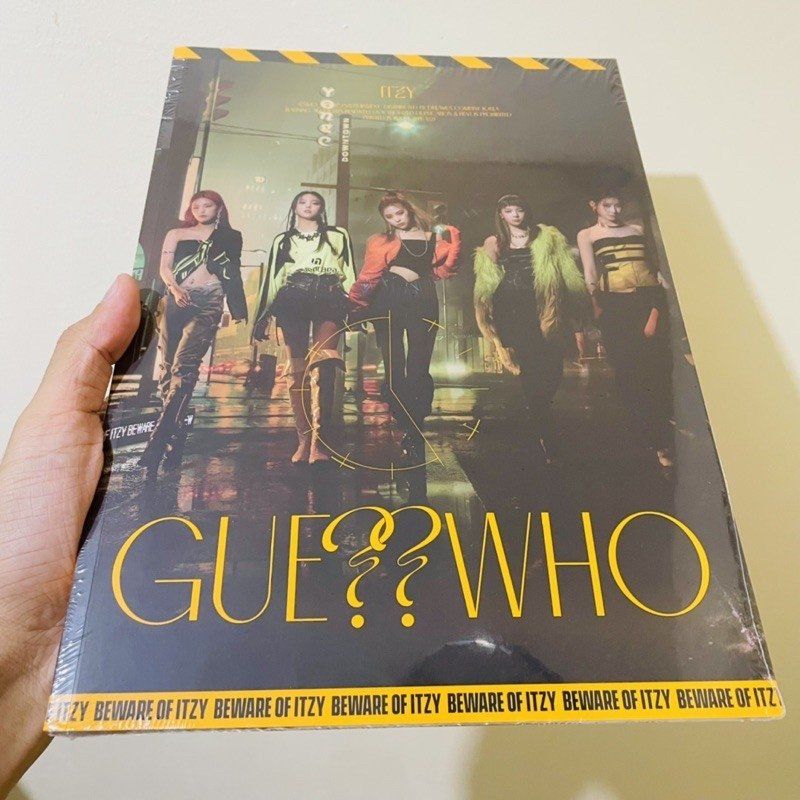 Album ITZY - GUESS WHO