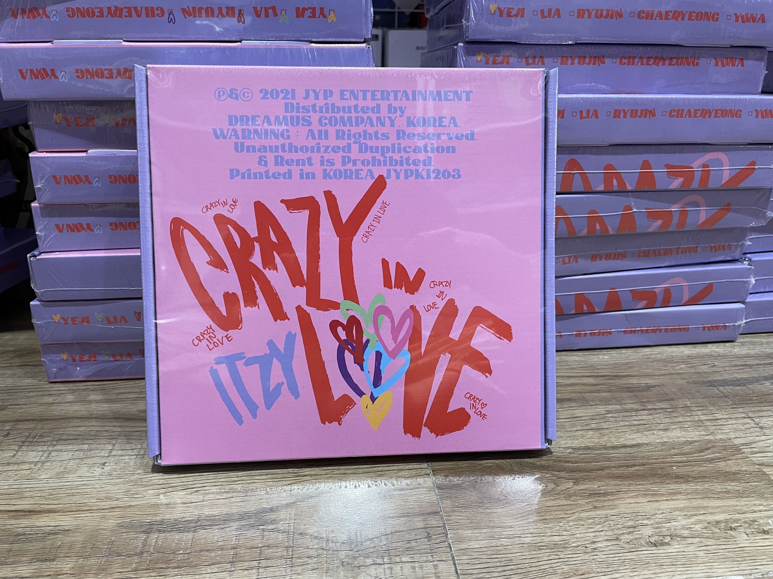 Album ITZY - CRAZY IN LOVE