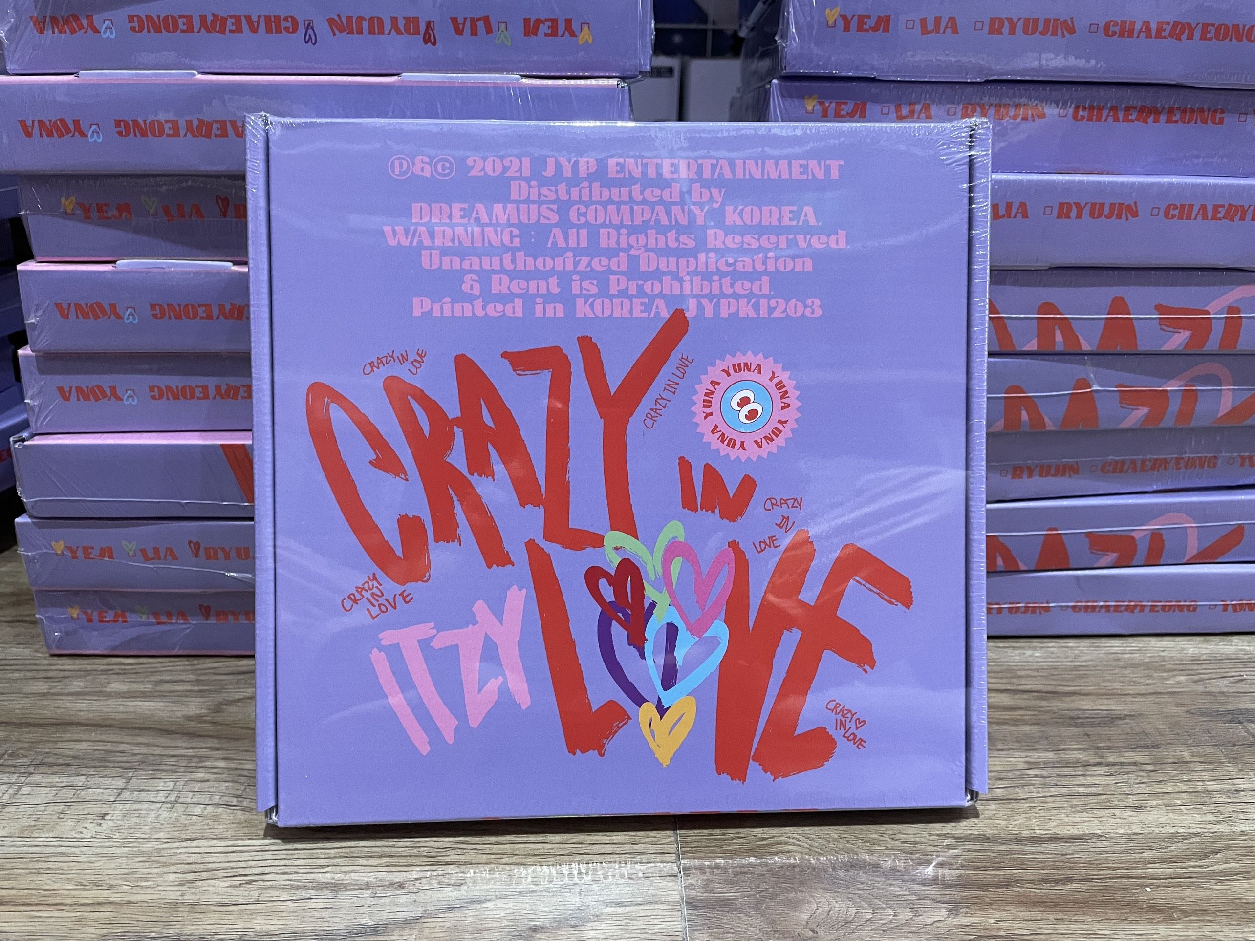 Album ITZY - CRAZY IN LOVE