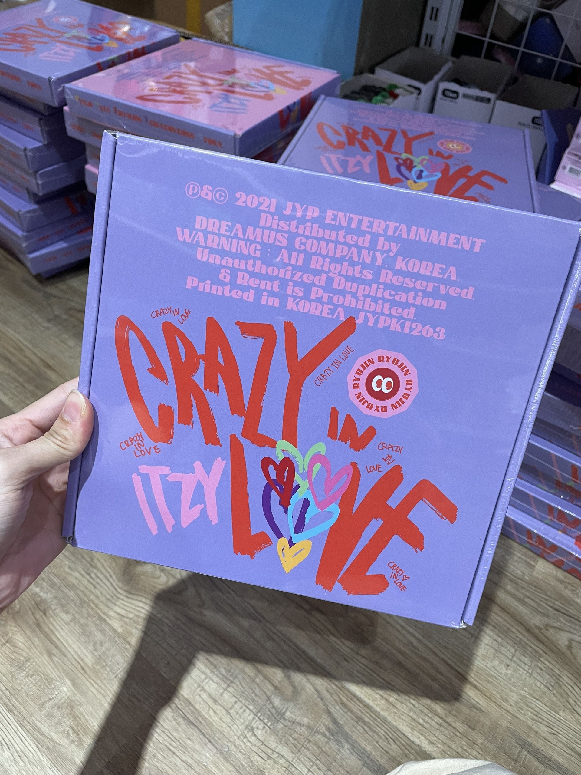 Album ITZY - CRAZY IN LOVE