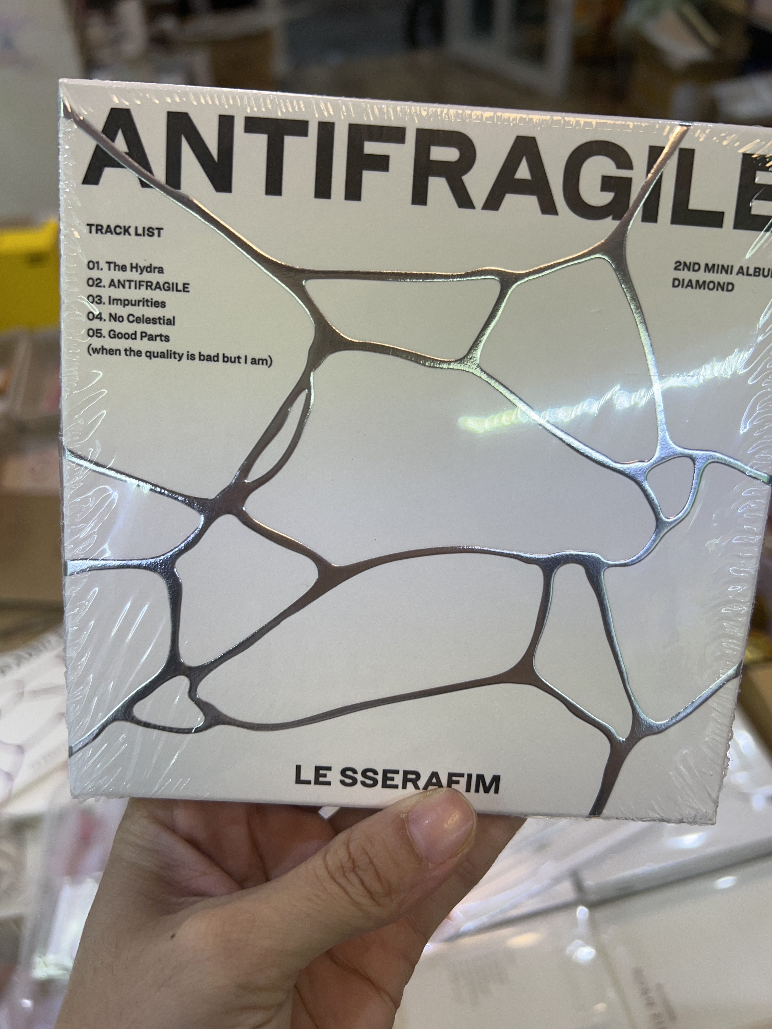 Album Le sserafim - Antifragile compact