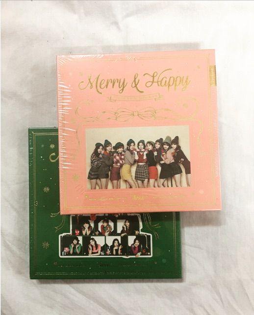 Album TWICE - MERRY & HAPPY]