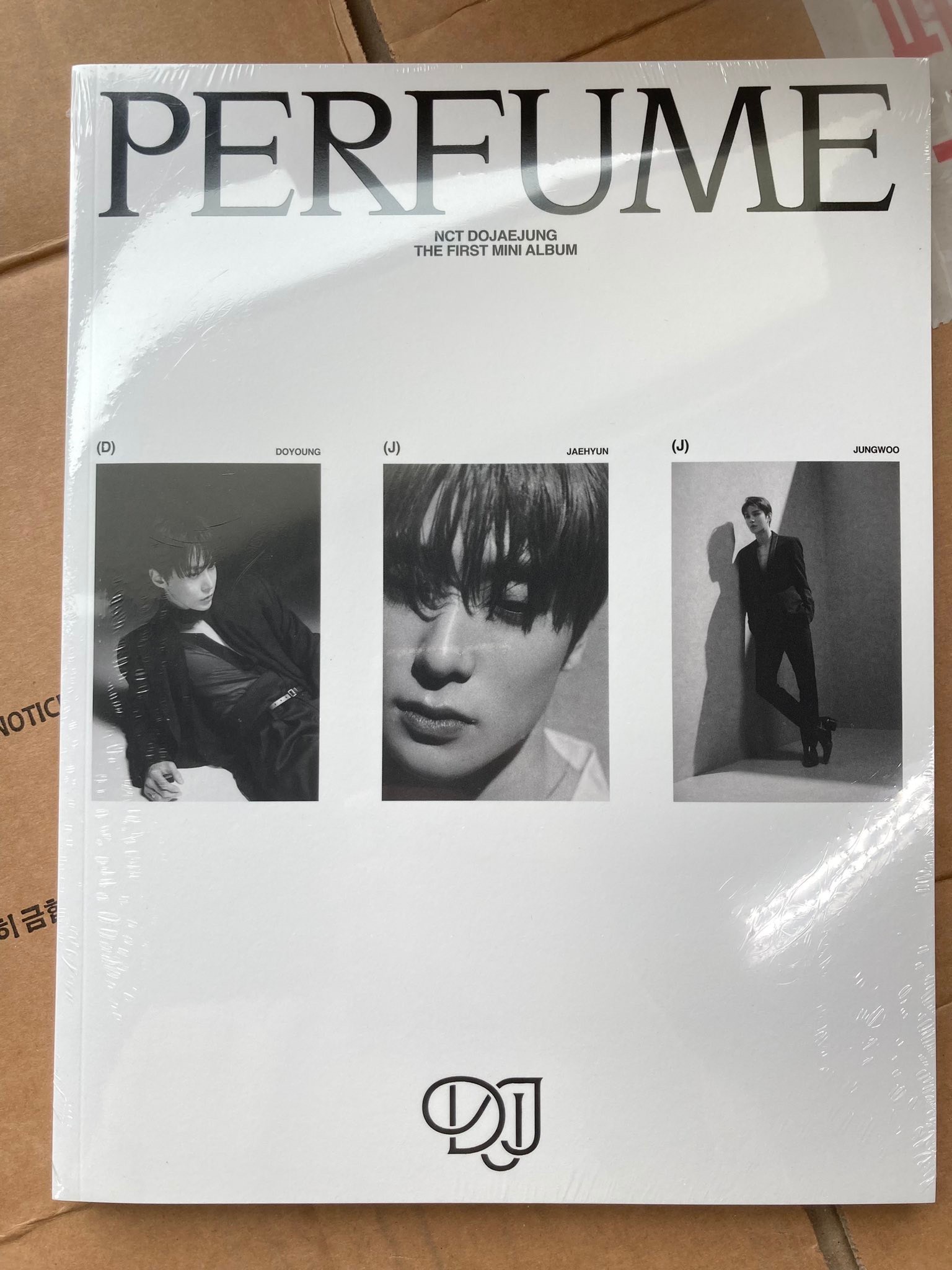 ALBUM NCT DOJAEJUNG - PERFUME  PHOTOBOOK VER.