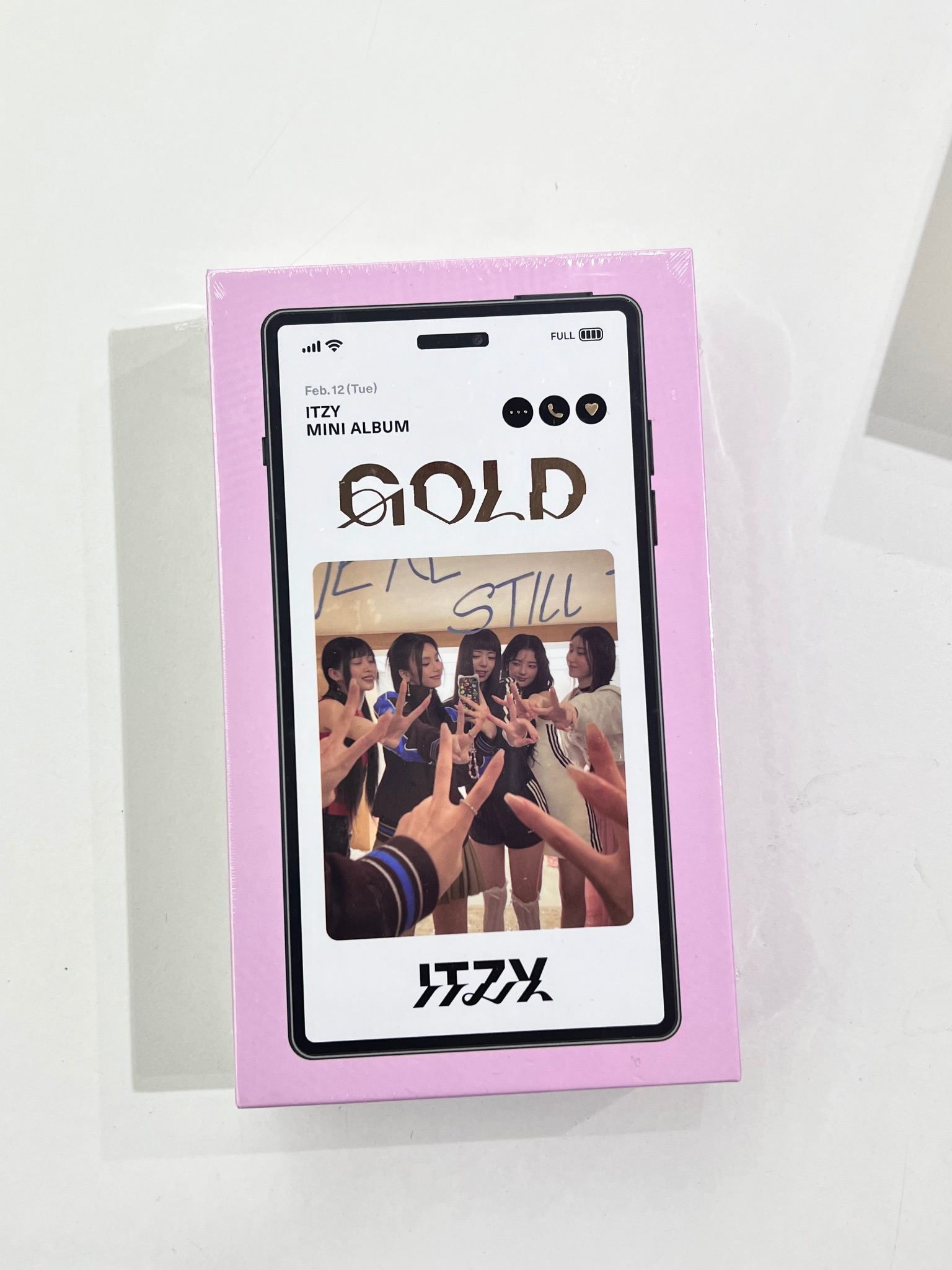 ALBUM ITZY - GOLD (PHONE BOX VER.)