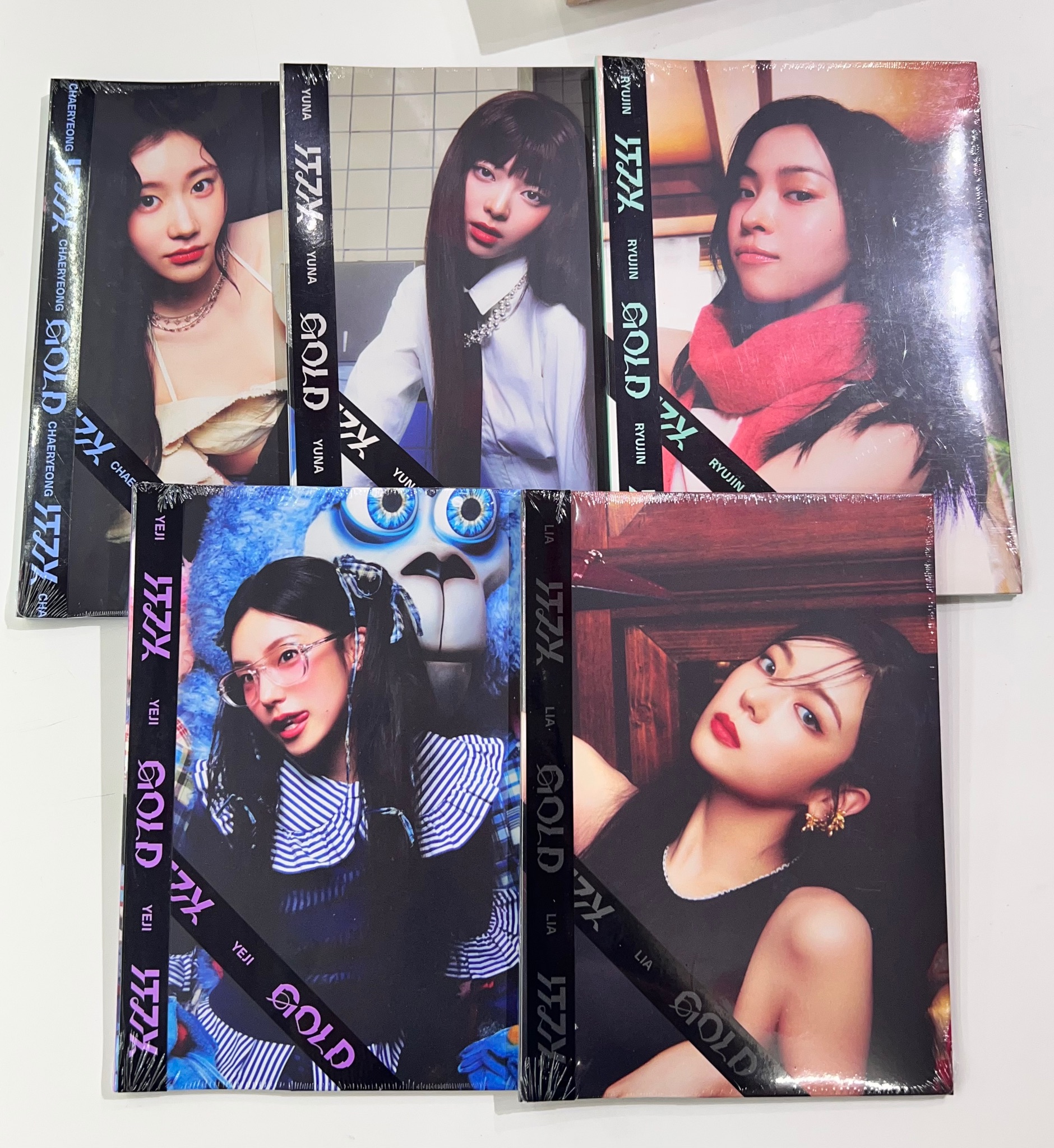 ALBUM ITZY - GOLD DIGIPACK VER.