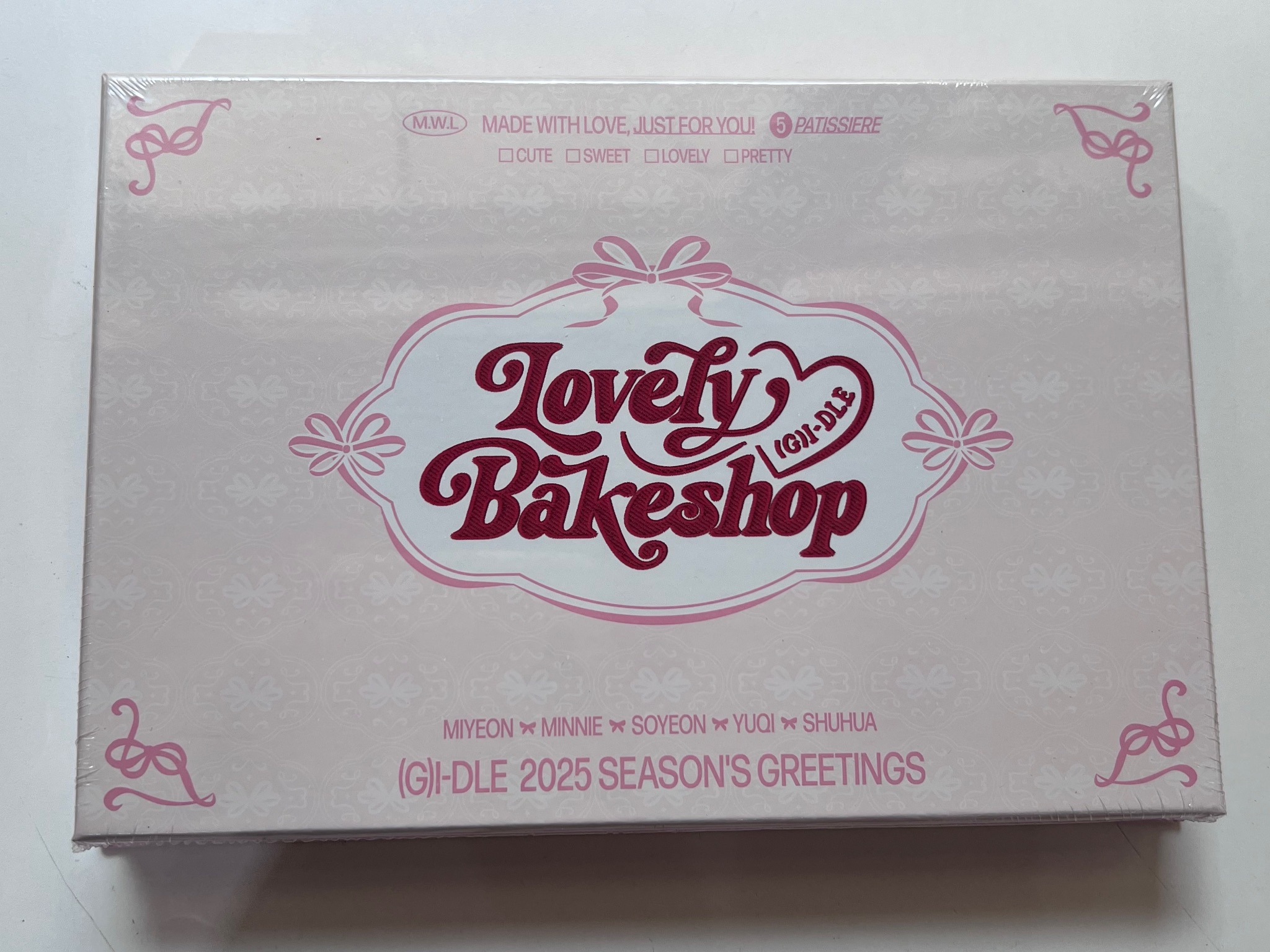 (G)i-dle 2025 Season Greeting [Lovely Bakeshop]