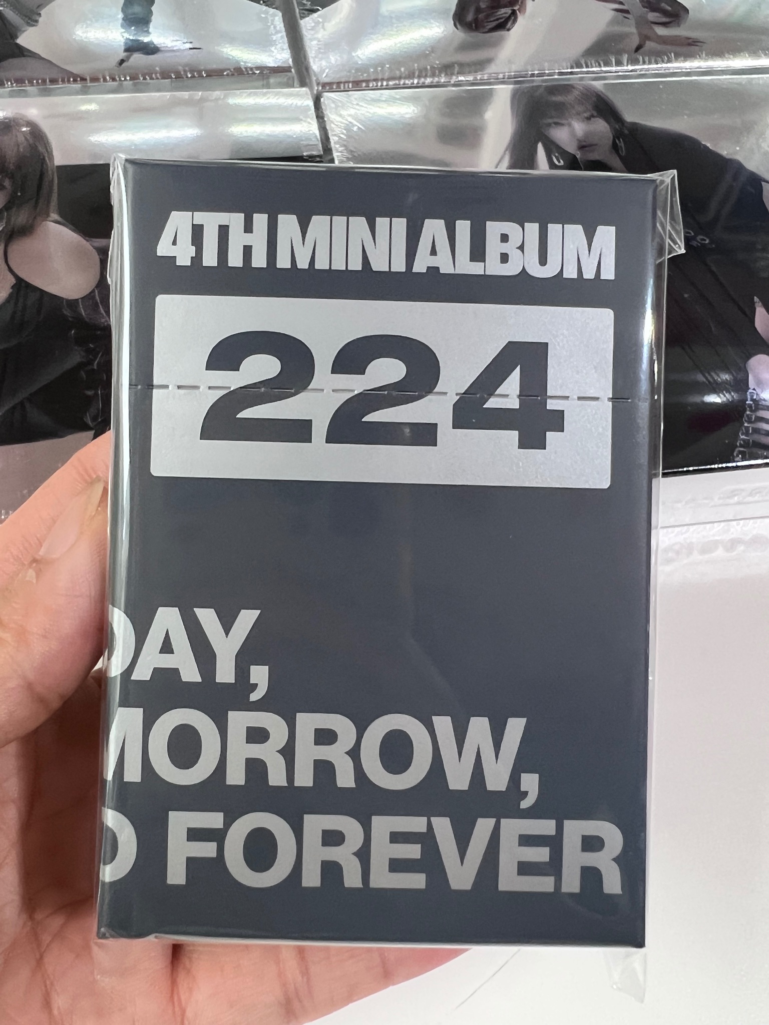 ALBUM KISS OF LIFE - 224 (Keychain Ver.)