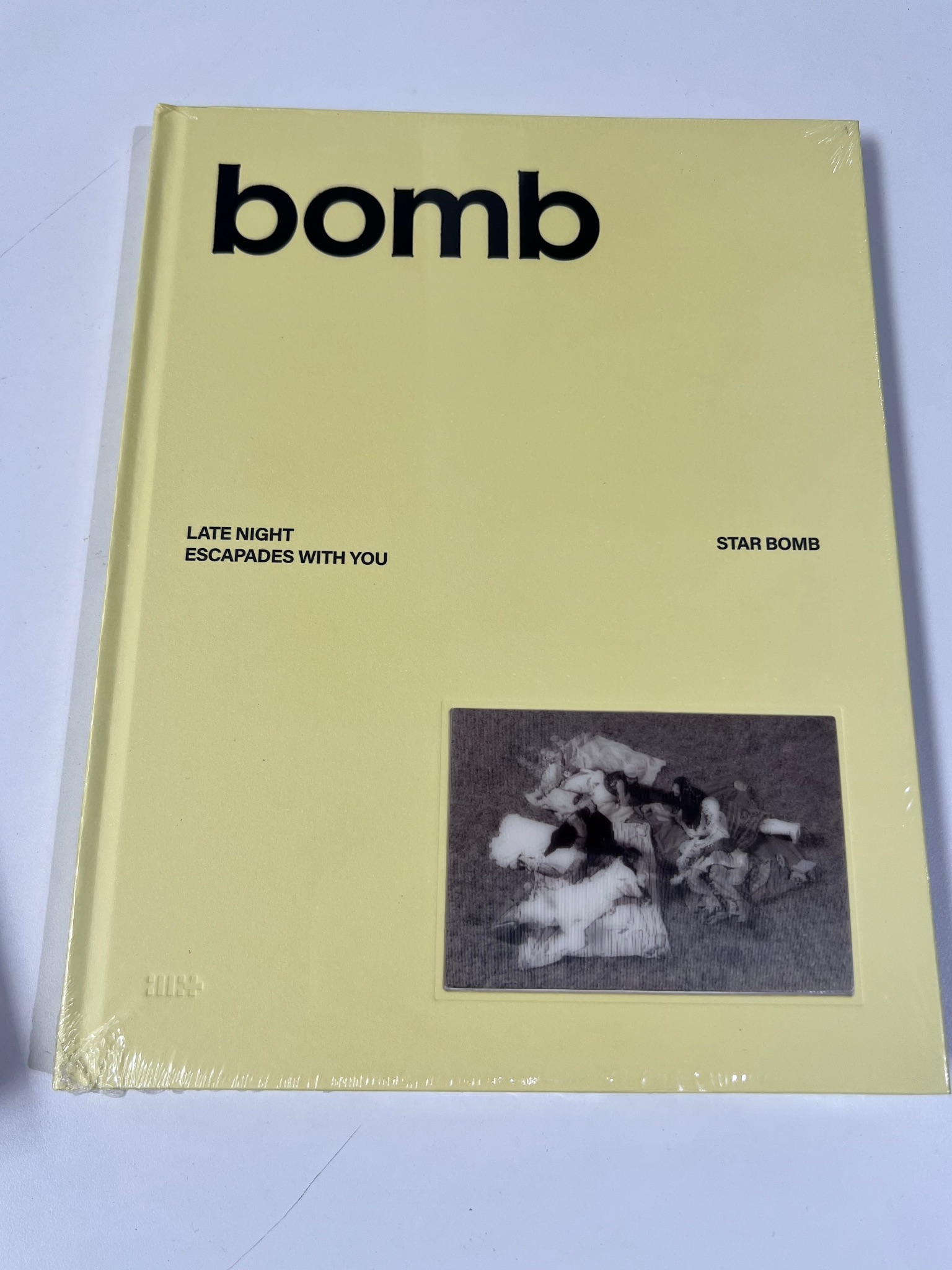 ALBUM ILLIT 3rd Mini Album [bomb]