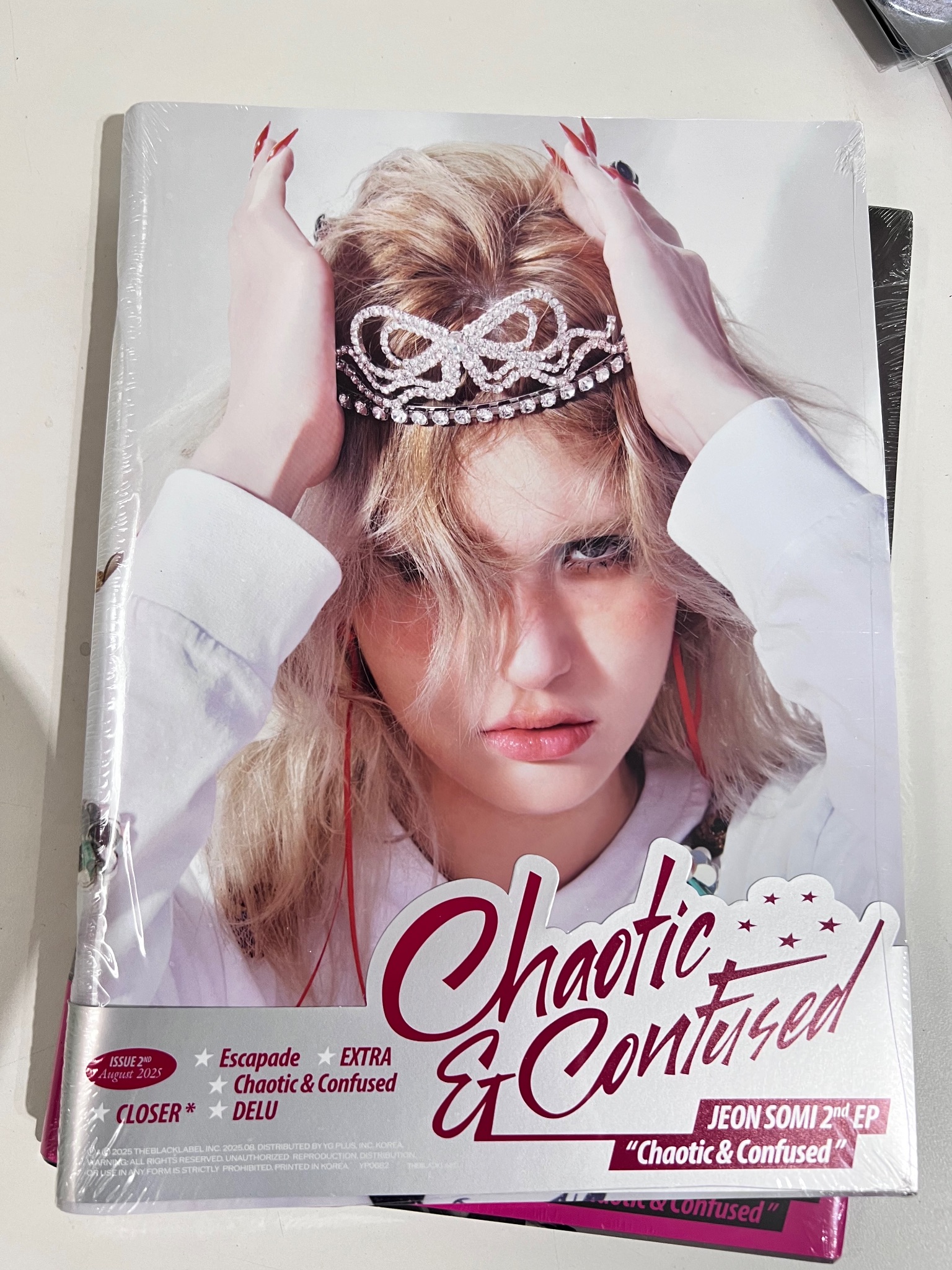 ALBUM JEON SOMI 2nd EP ALBUM ‘Chaotic & Confused’