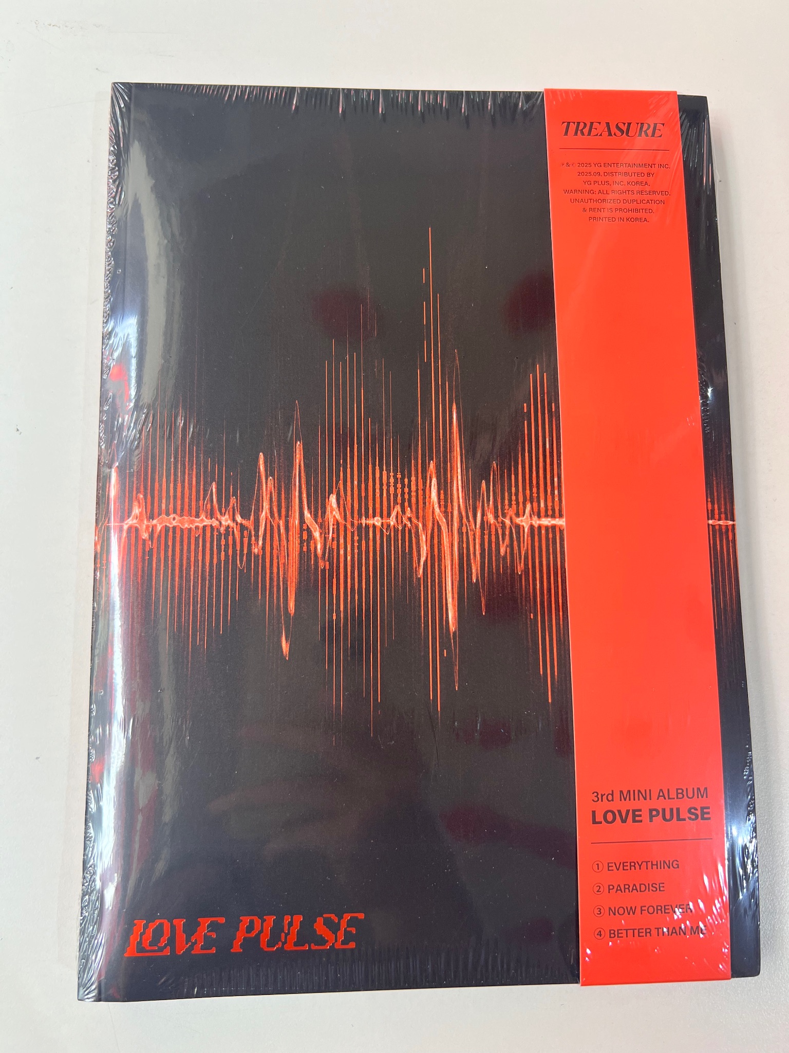 ALBUM TREASURE 3rd MINI ALBUM [LOVE PULSE]