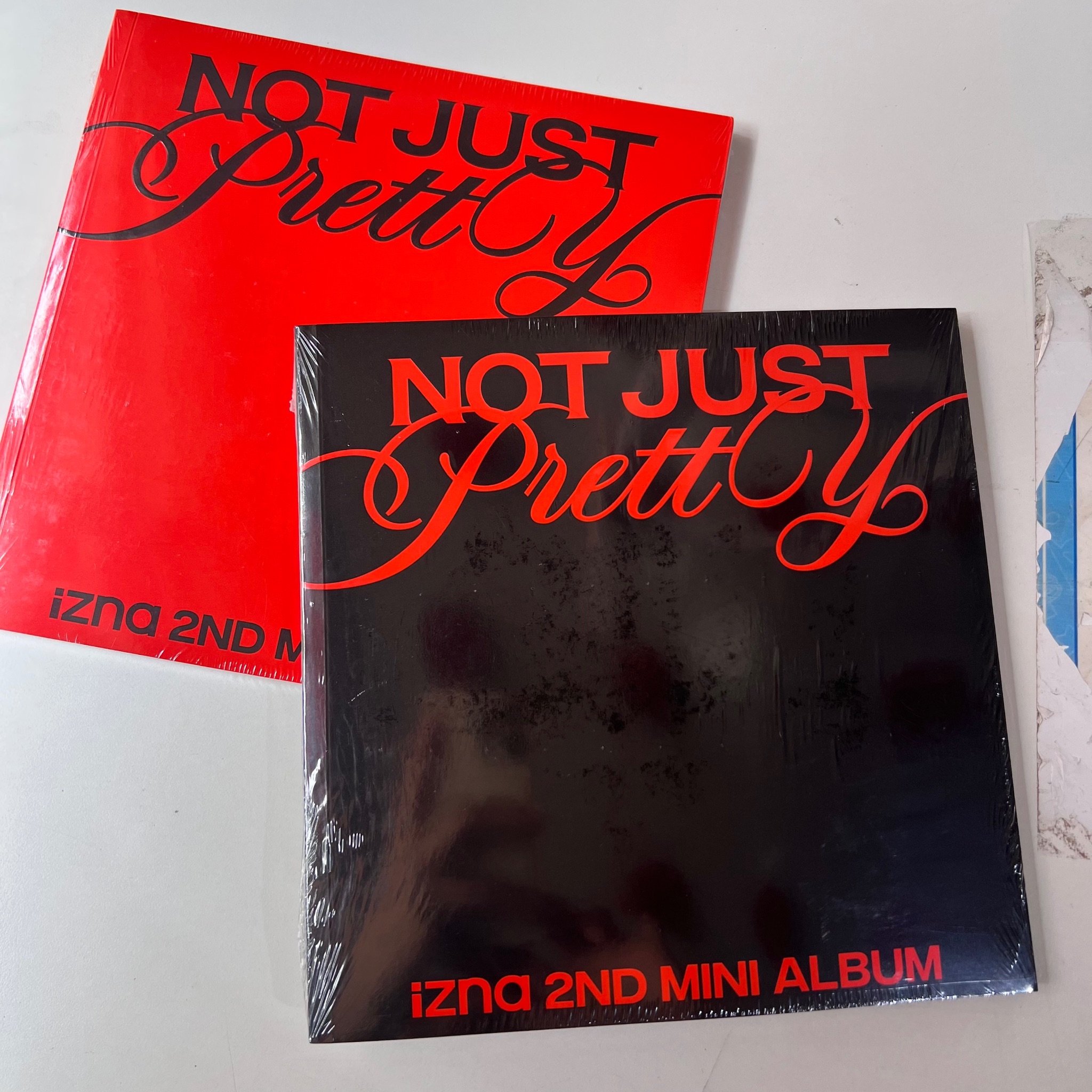 ALBUM izna [Not Just Pretty] (PHOTOBOOK Ver.)