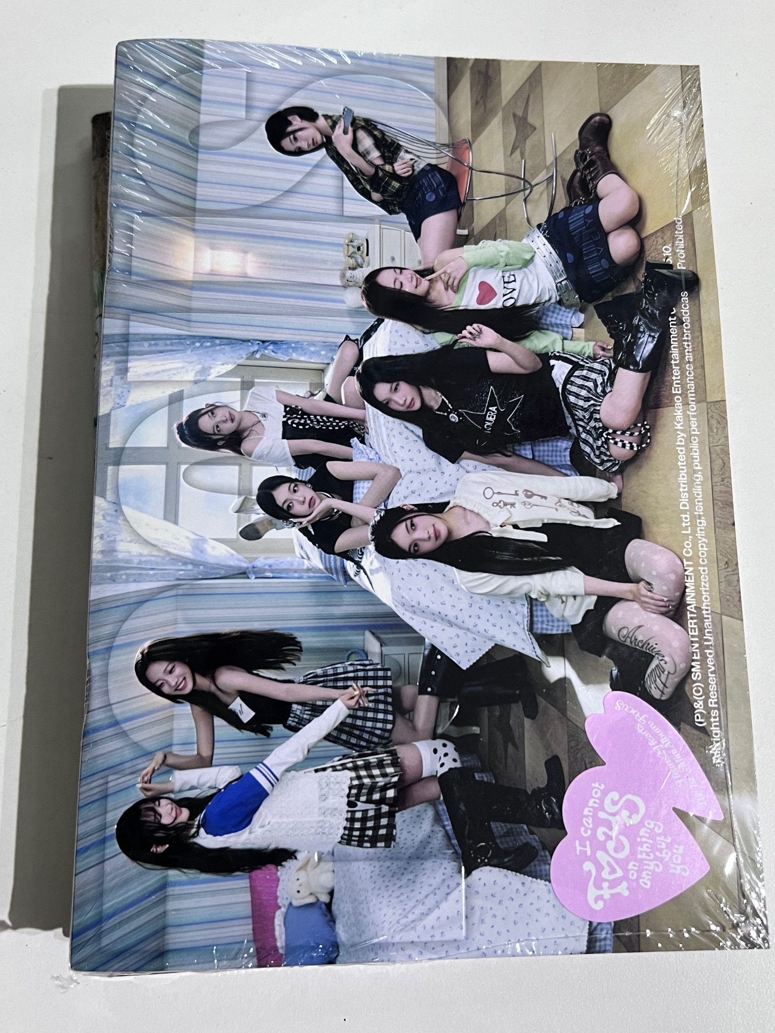 Album Hearts2Hearts 1st Mini Album [FOCUS] (Photobook Ver.)