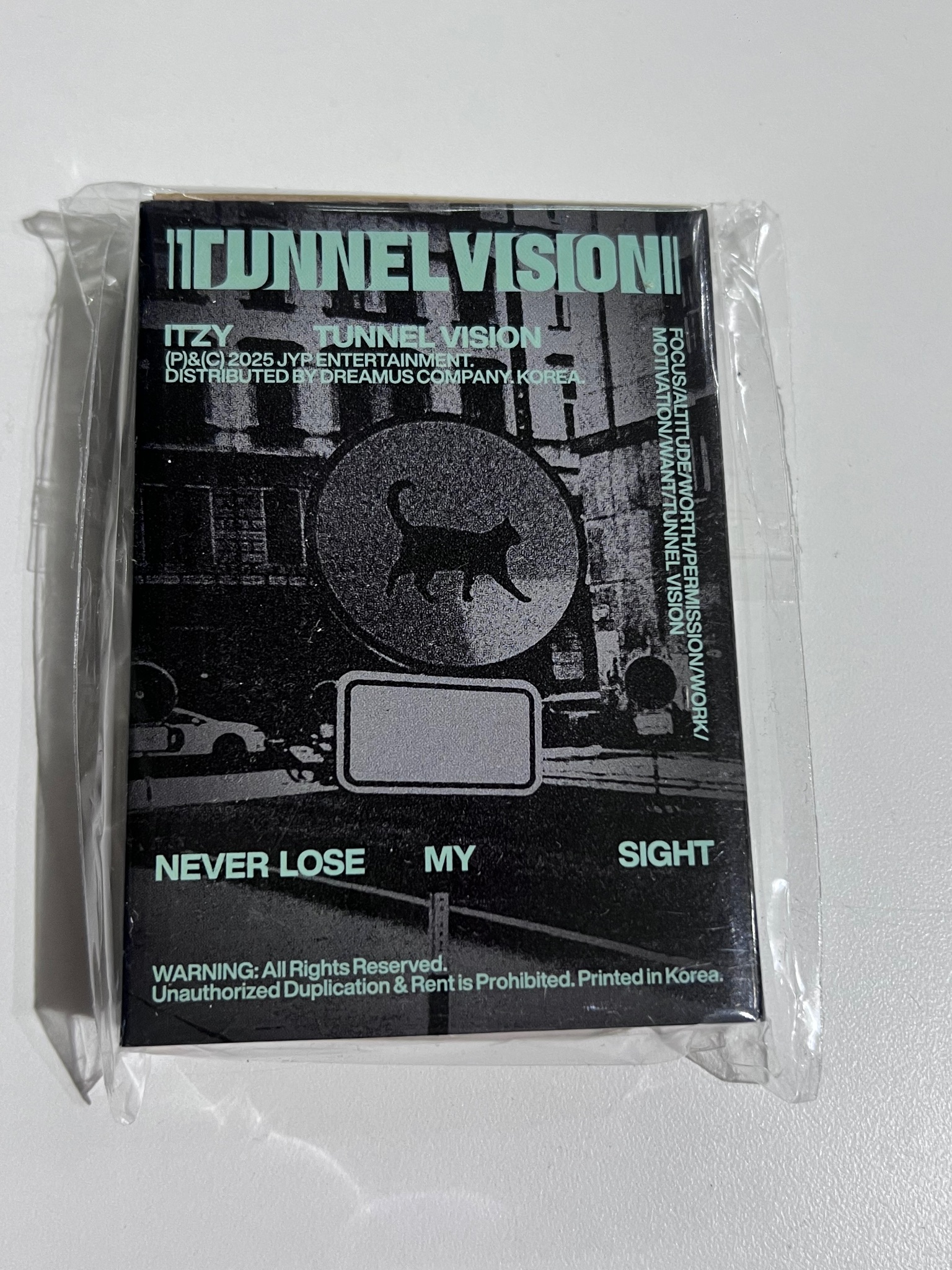 ALBUM ITZY [TUNNEL VISION] (POCAALBUM)