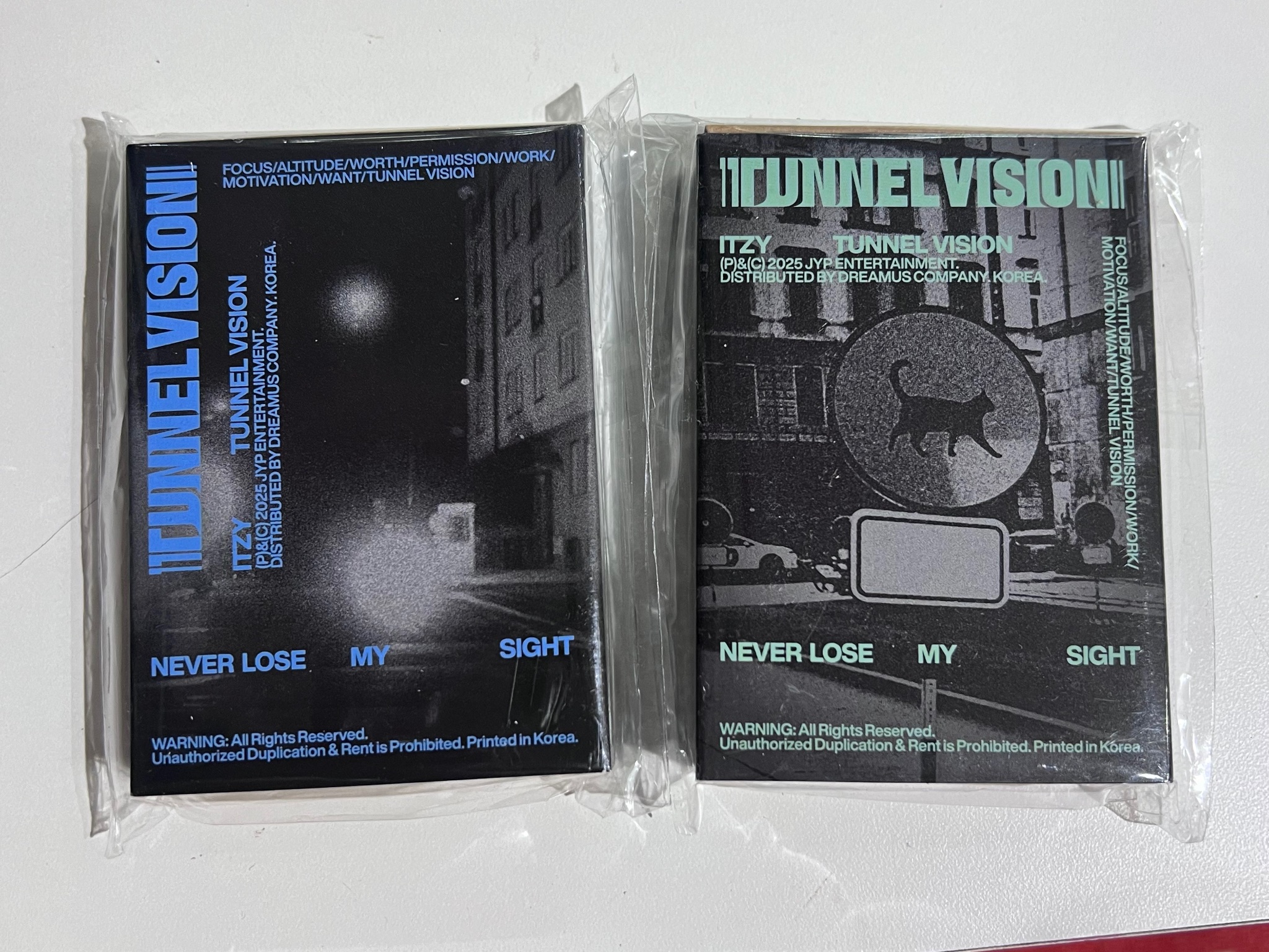 ALBUM ITZY [TUNNEL VISION] (POCAALBUM)