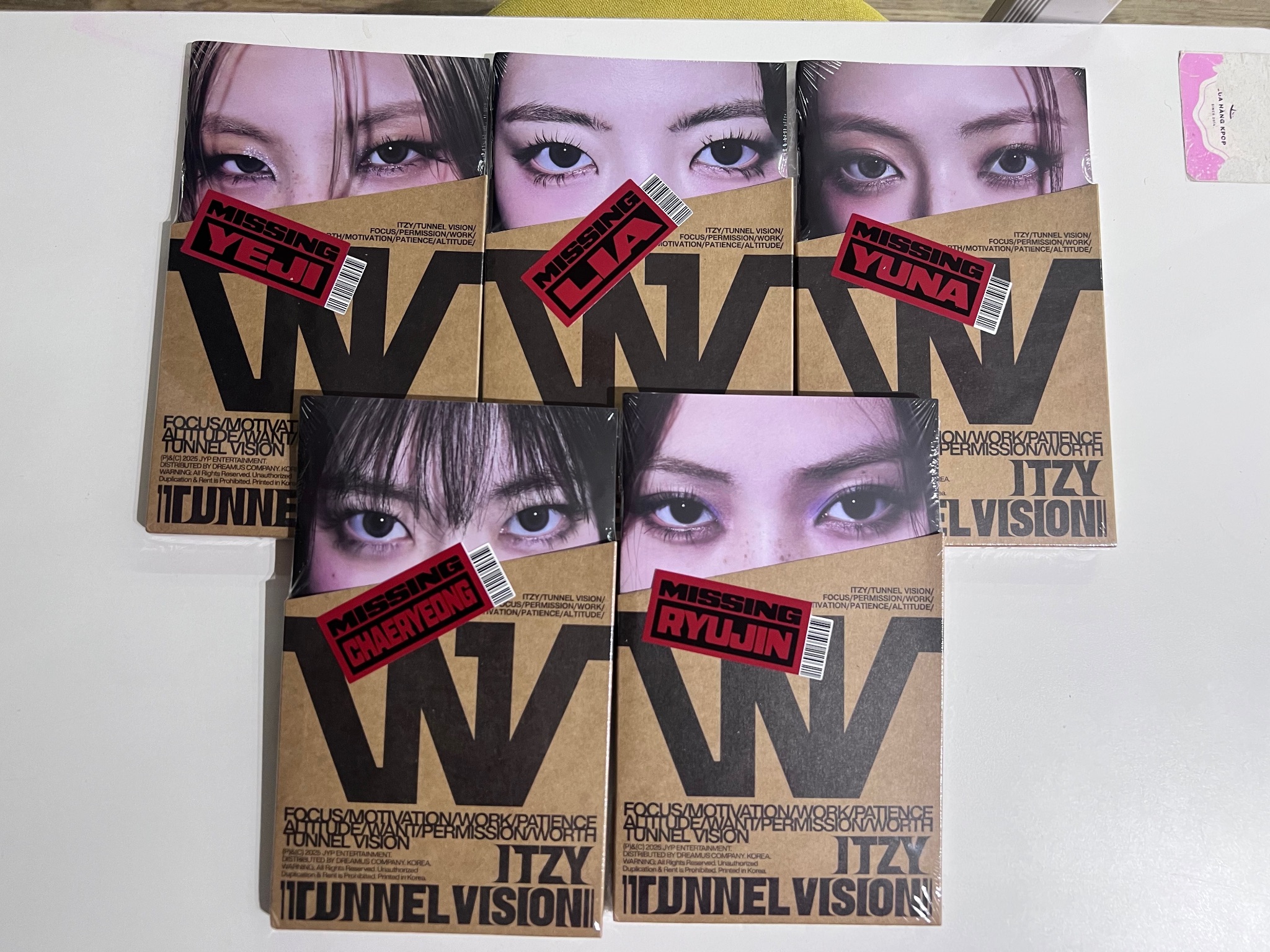 ALBUM ITZY [TUNNEL VISION] (Member Ver.)