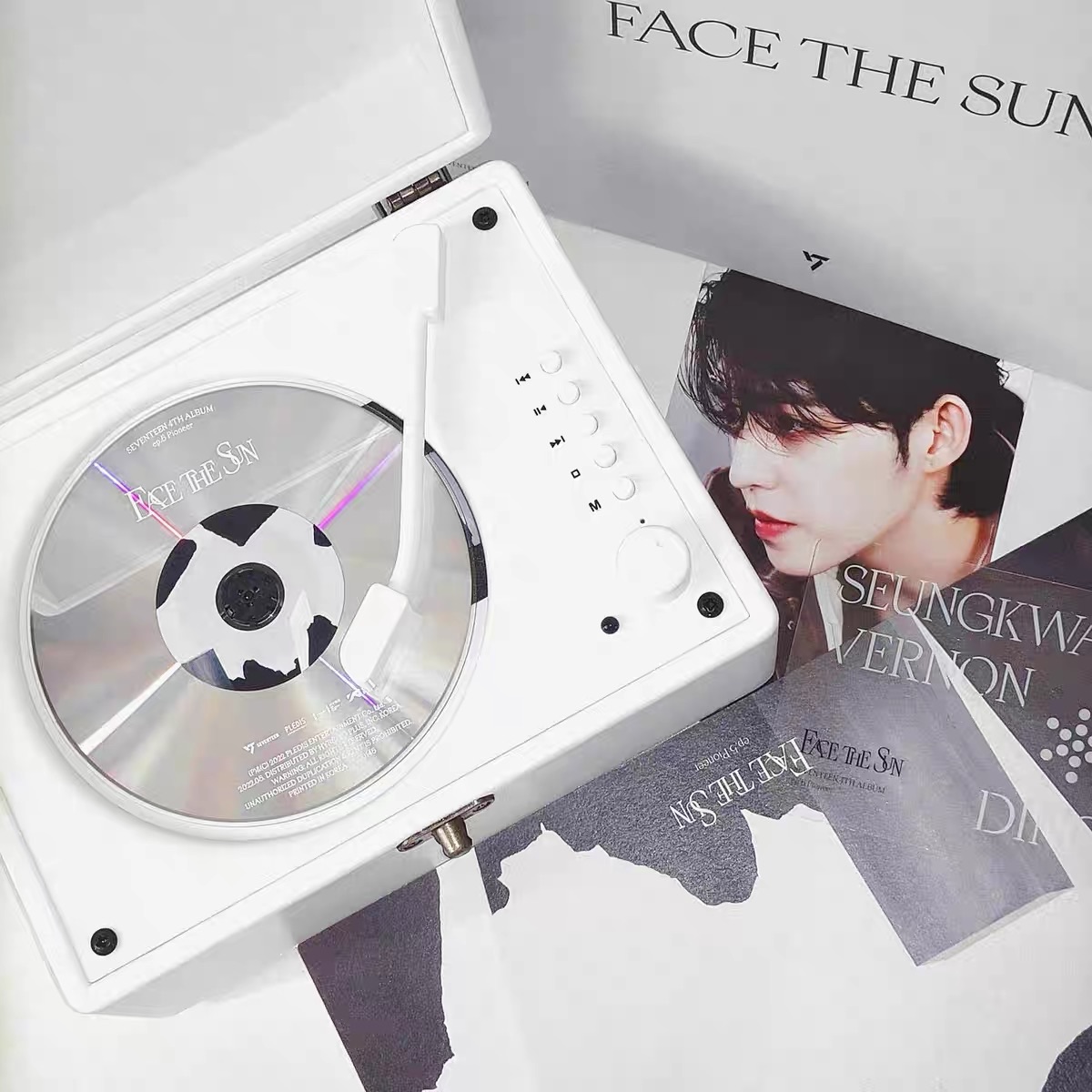 Máy CD Player - nắp trắng sạc pin loa ngang