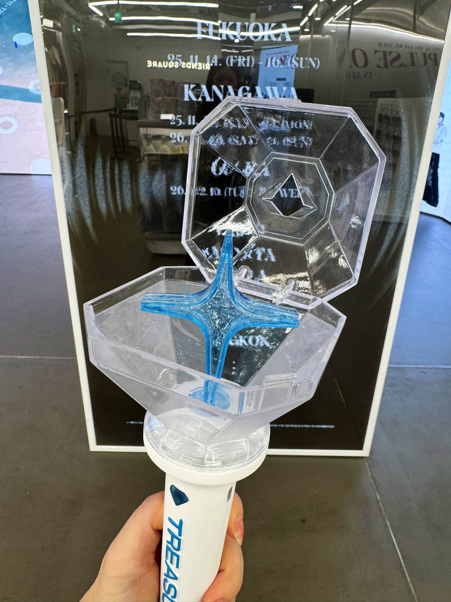 TREASURE OFFICIAL LIGHT STICK Ver.2
