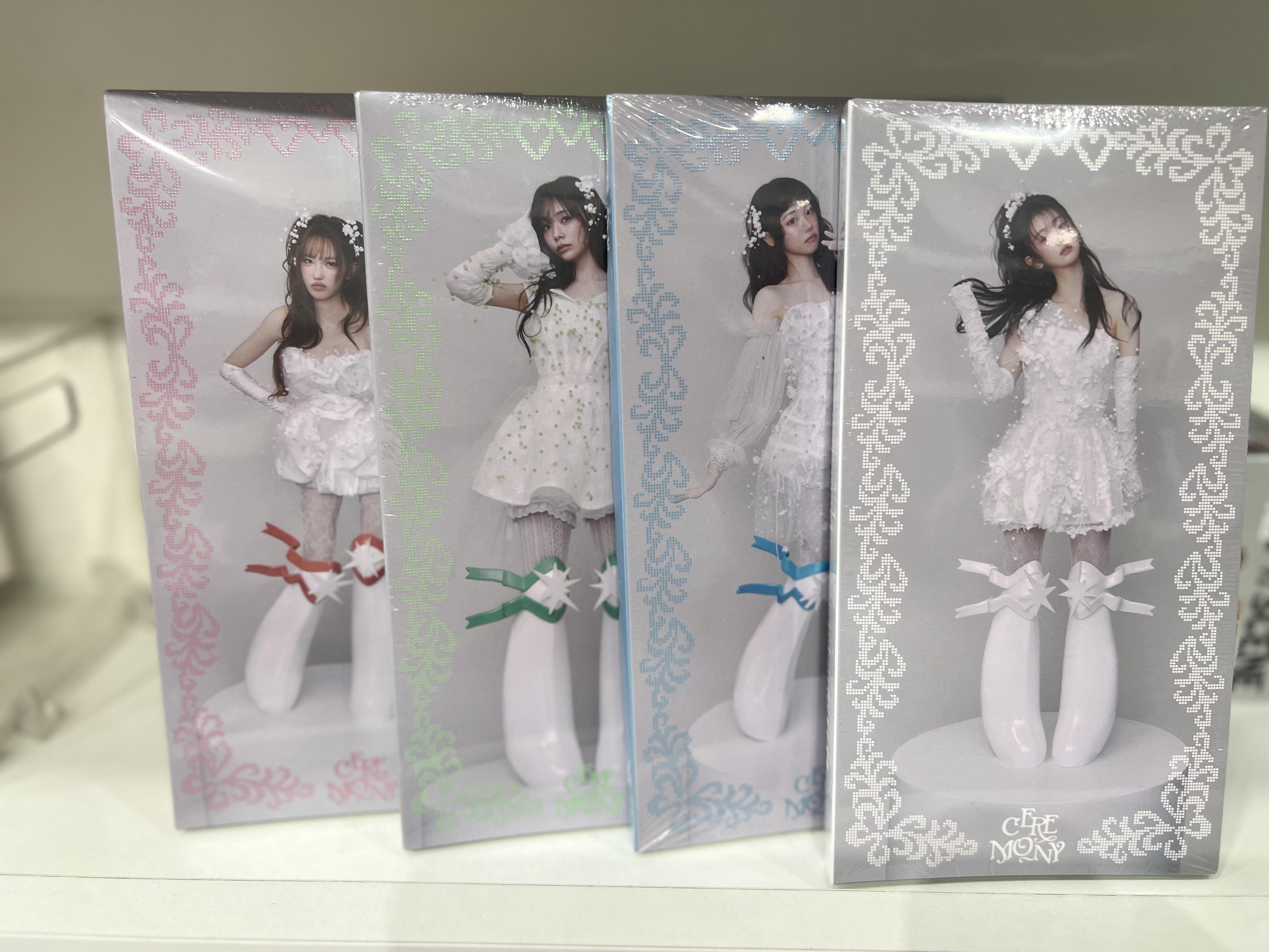 ALBUM QWER CEREMONY (Booklet Ver.)