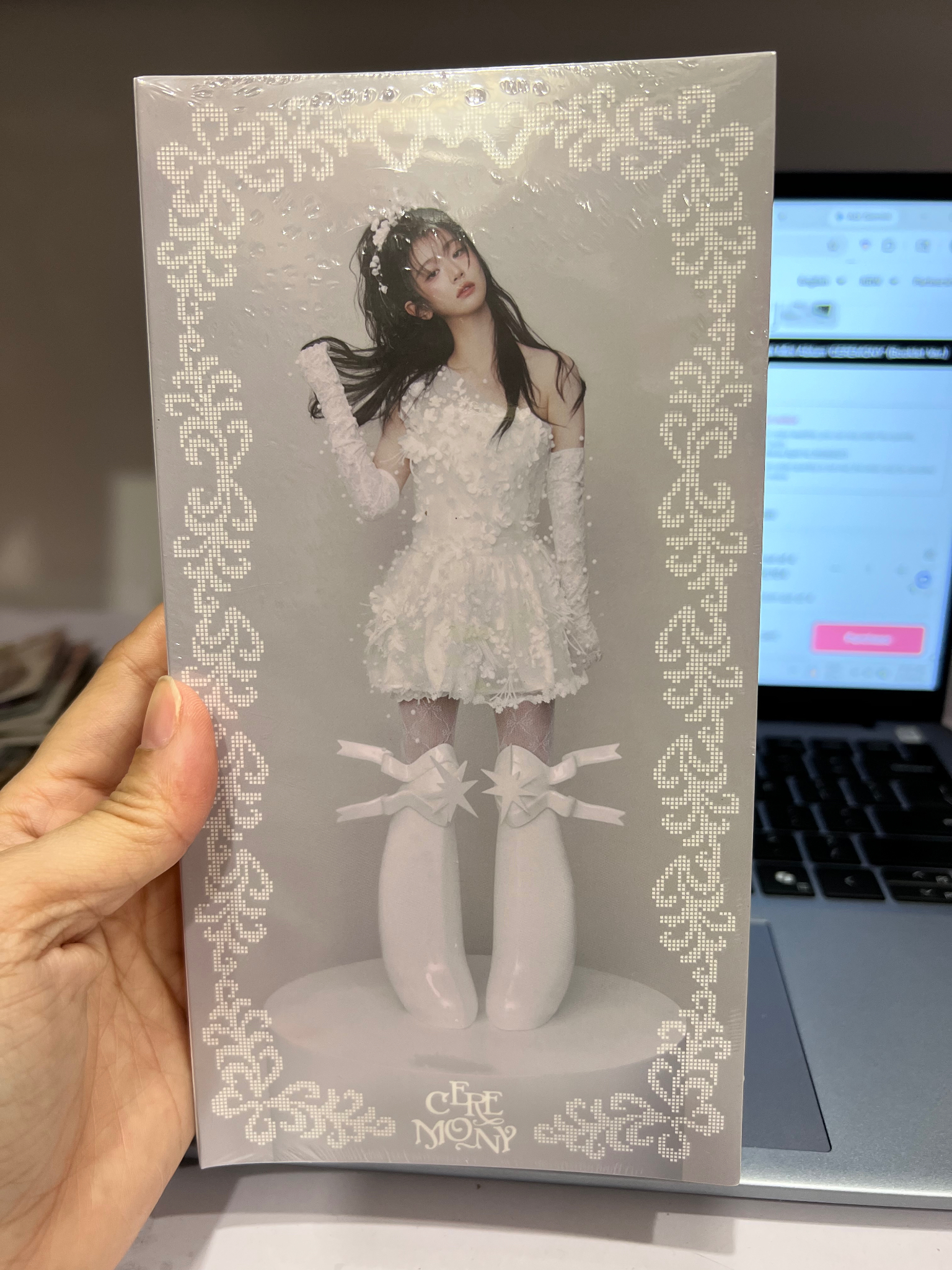ALBUM QWER CEREMONY (Booklet Ver.)