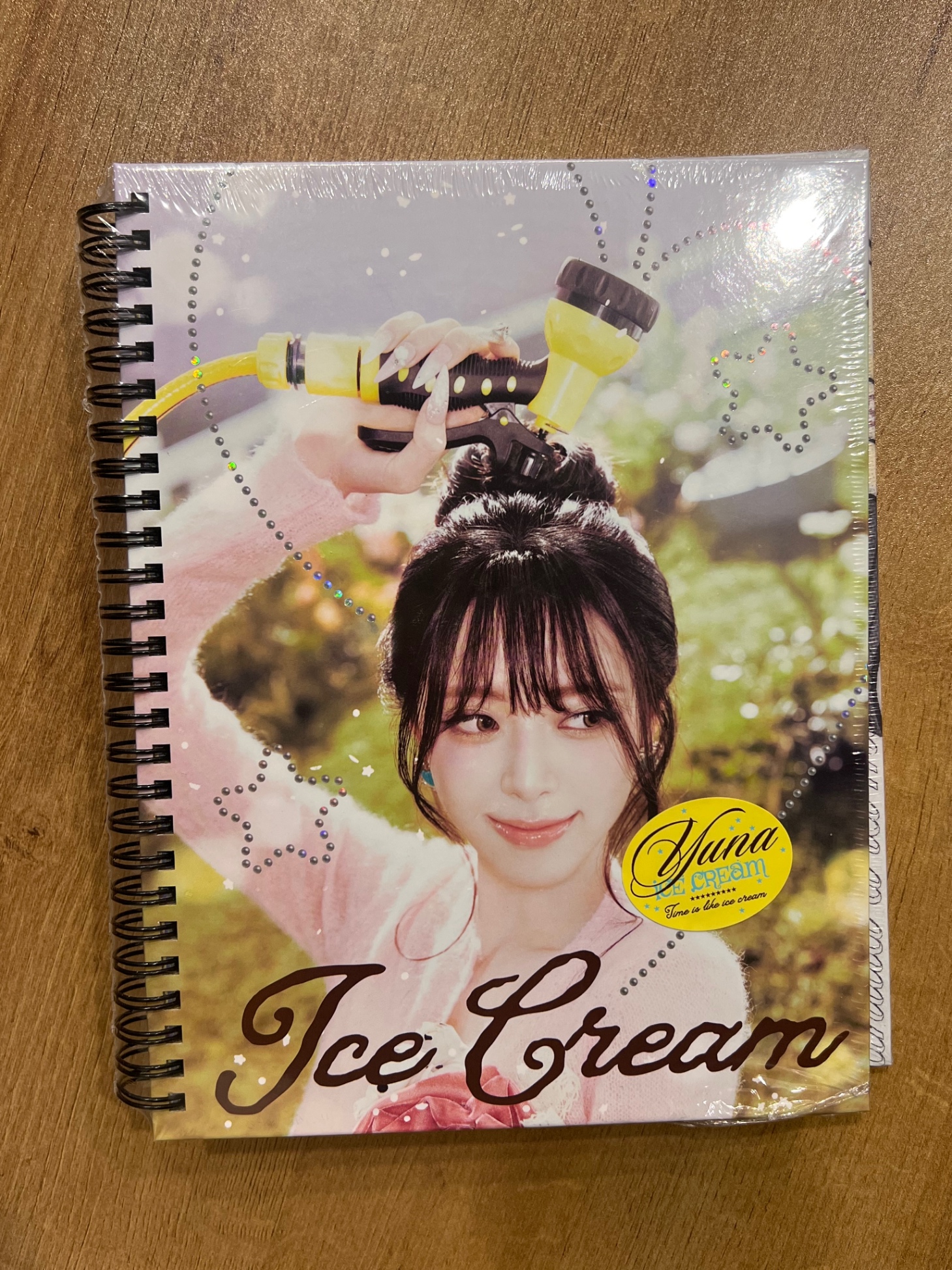 ALBUM YUNA(ITZY) 1st Mini Album [ICE CREAM] (Photobook Ver.)