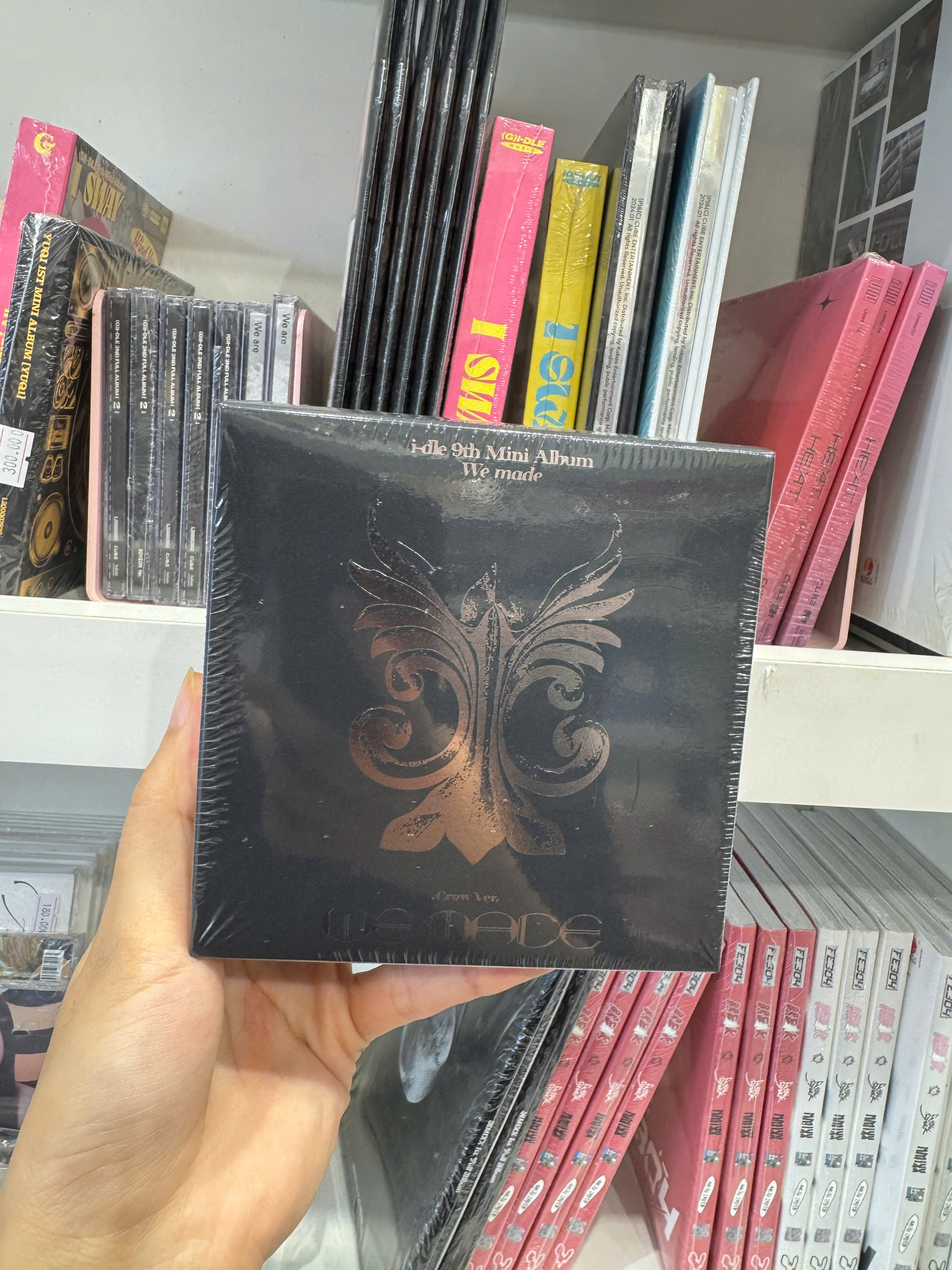 ALBUM i-dle 9th Mini Album [We made] (Crow Ver.)
