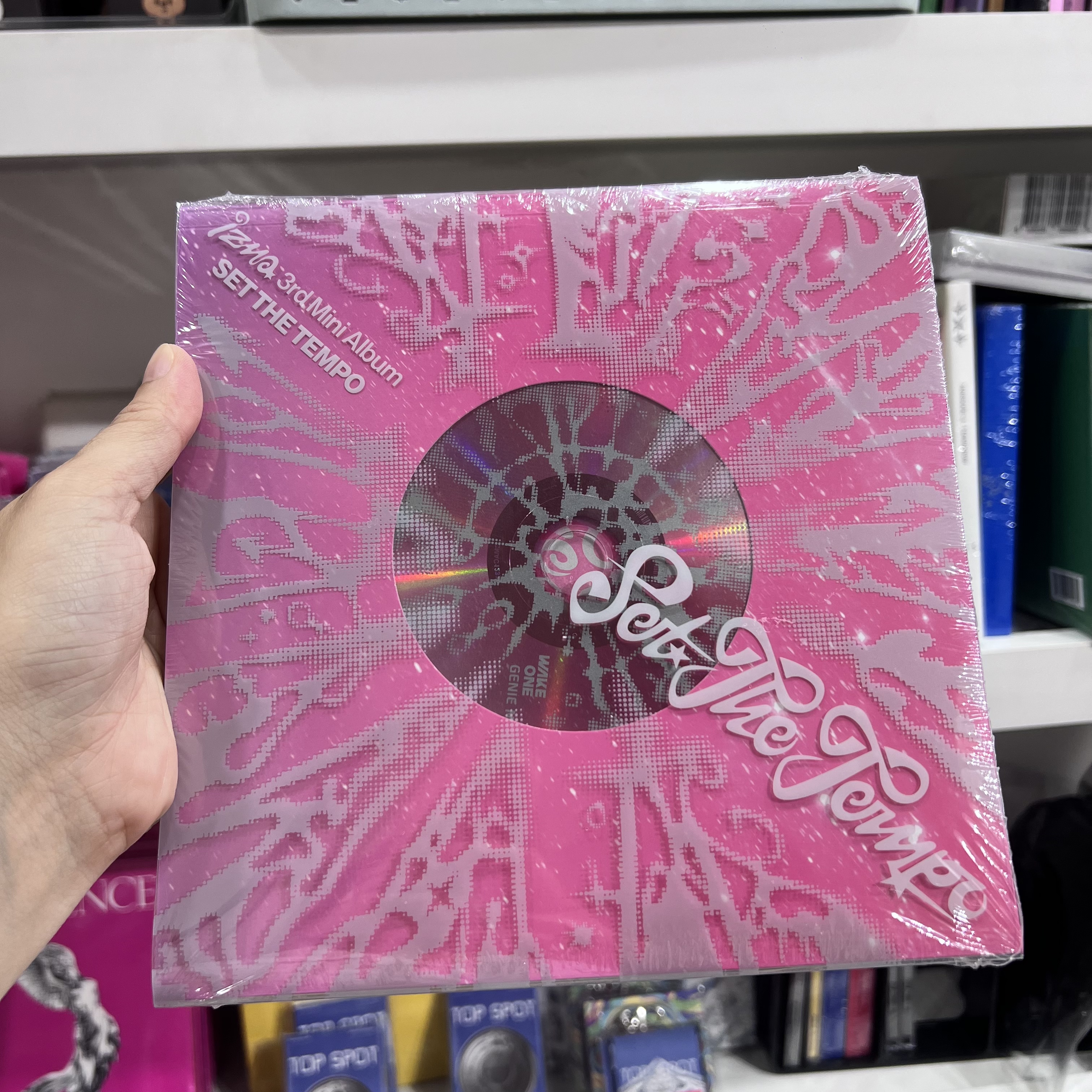 ALBUM izna [SET THE TEMPO] (PHOTOBOOK Ver.)