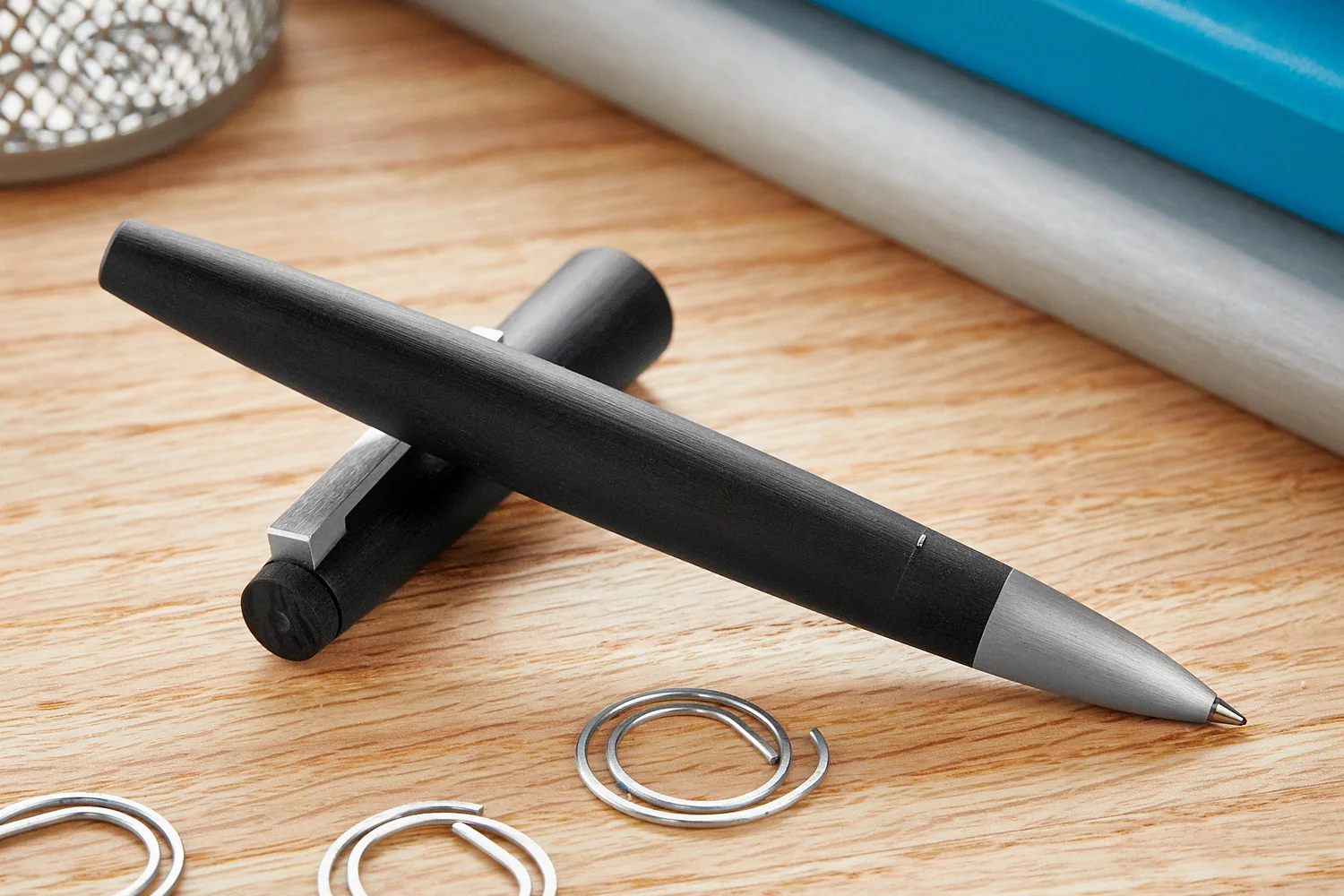 But-da-LAMY-2000-1.webp?v=1772432260