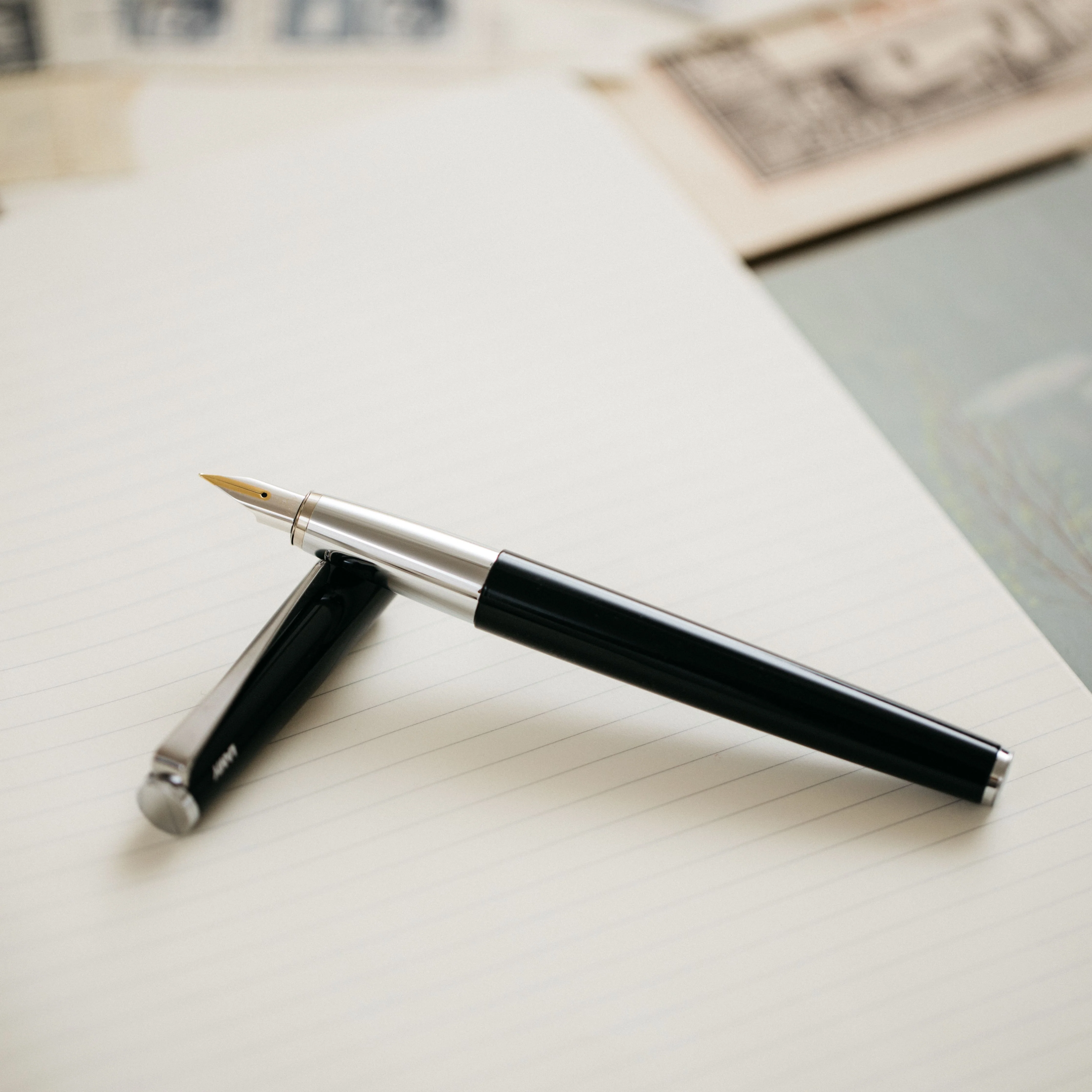 But-may-Lamy-Studio-Piano-Black-Ngoi-M-vang-14K-1.webp?v=1774169376