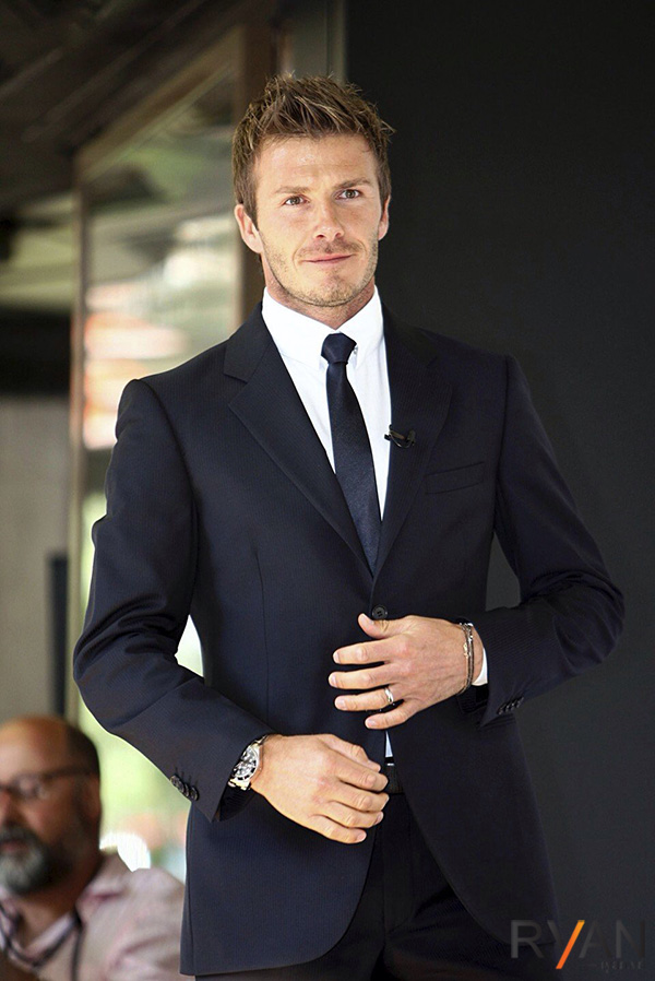 Clip độc quyền: David Beckham được bảo vệ nghiêm ngặt, diện vest lịch lãm  tại họp báo ở Việt Nam