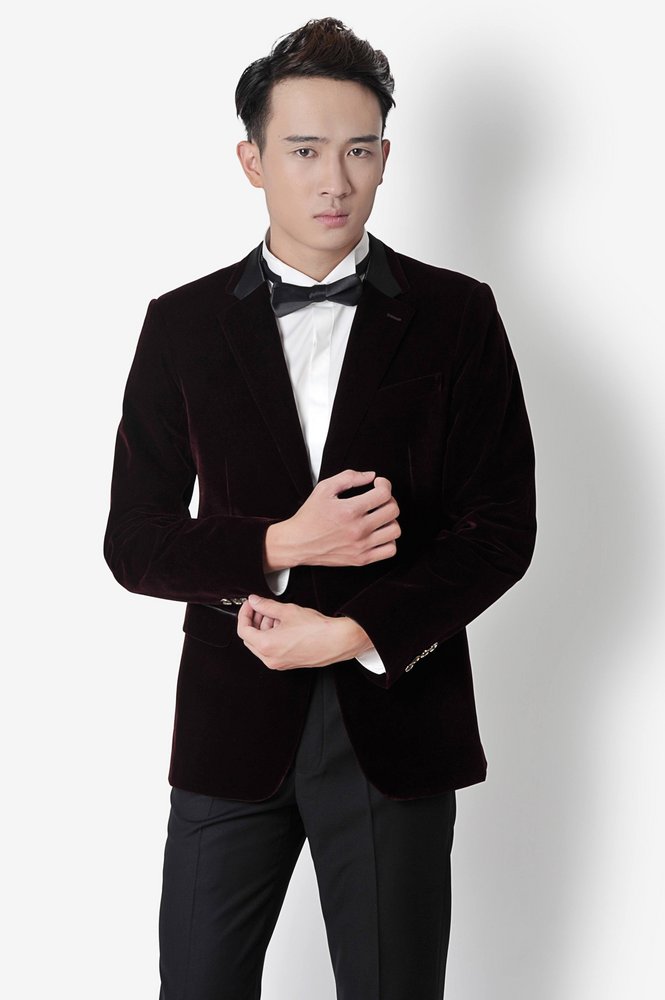 Vest nhung đỏ mận 2 cúc, nửa ve cổ trên pha phi bóng
