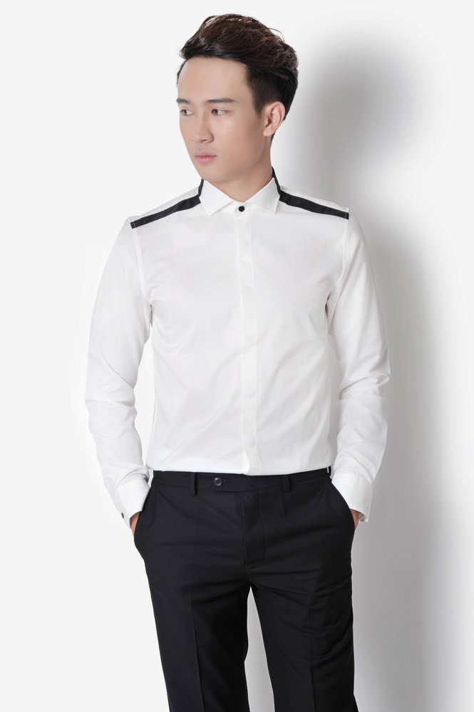 SM trắng ngà RM, nửa lá cổ pha đen, vệt vai đen GC, DT