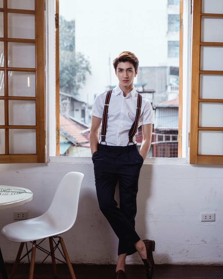 Suspender cài, đen sọc đỏ- nâu nhỏ
