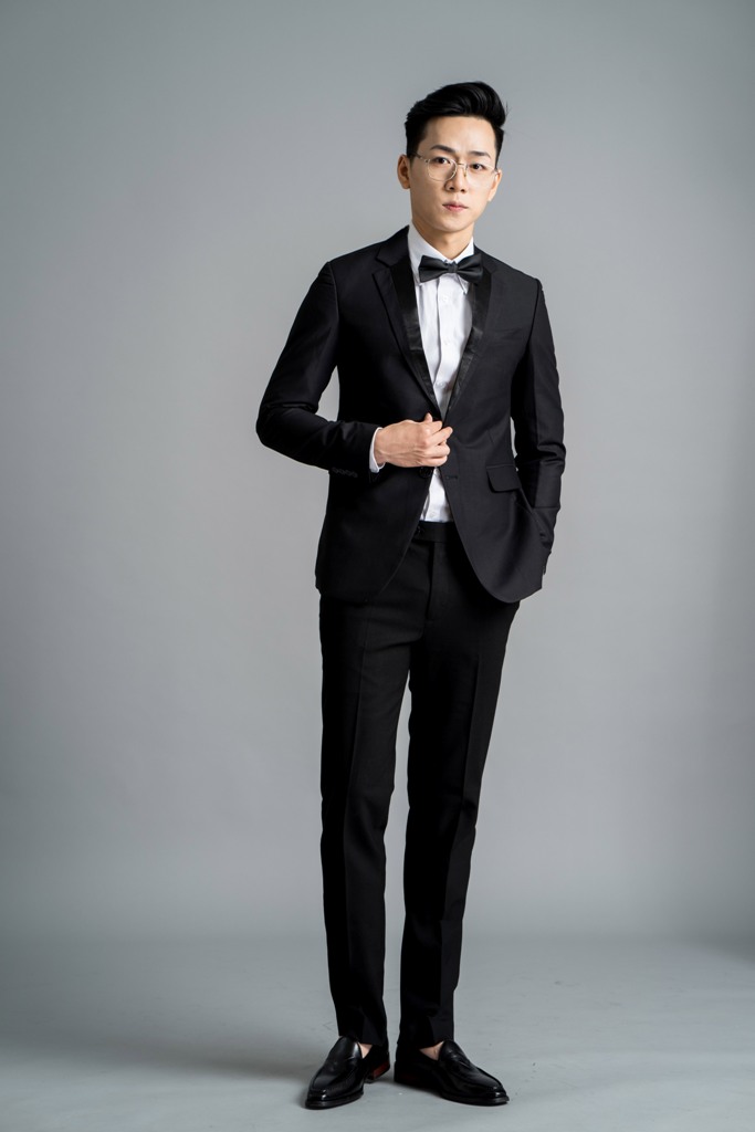 Vest đen bóng, nửa ve pha phi bóng