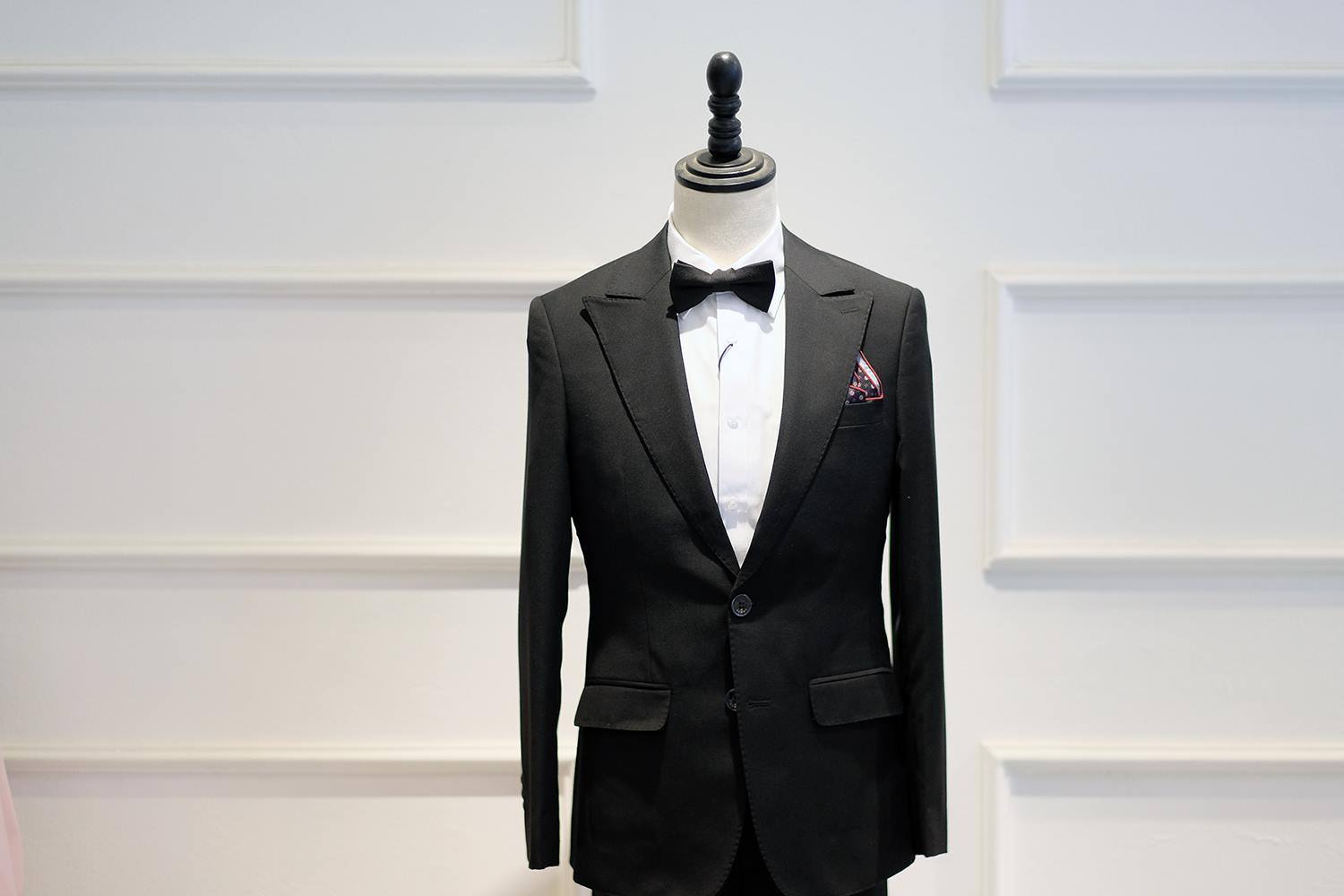 Vest đen ve to đột chỉ
