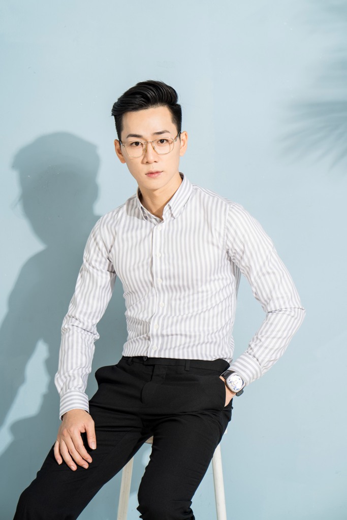 SM kẻ sọc ghi nhạt