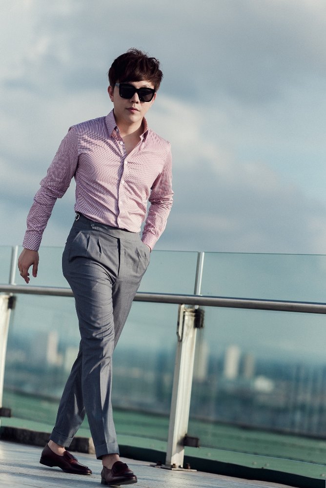 SM nền trắng ht nửa tròn đỏ- đen DT