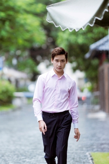 SM hồng kẻ caro liti, pha cổ trắng