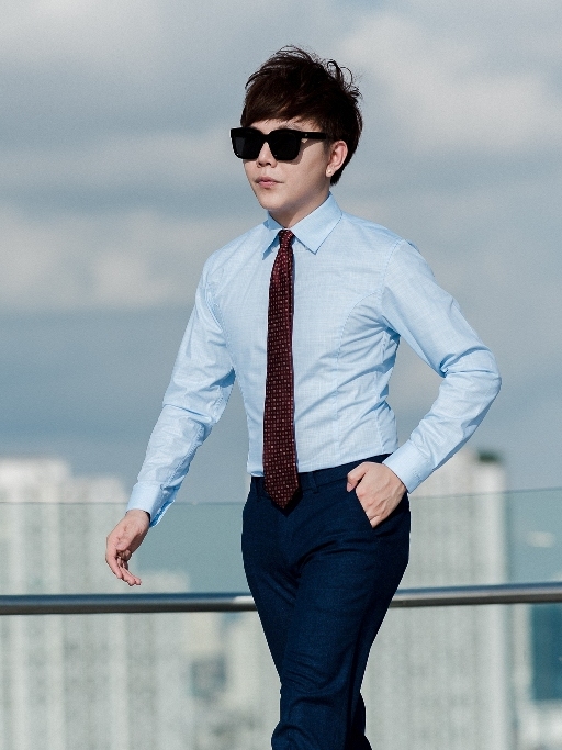 SM xanh dương nhạt- kẻ xước, chiết ly trước cong