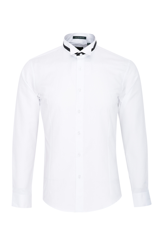 SM trắng ht tam giác nhỏ bóng trắng, cổ tuxedo phối chân đen