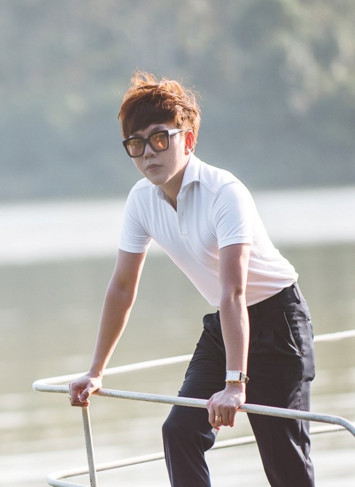 AF trắng cổ ngang