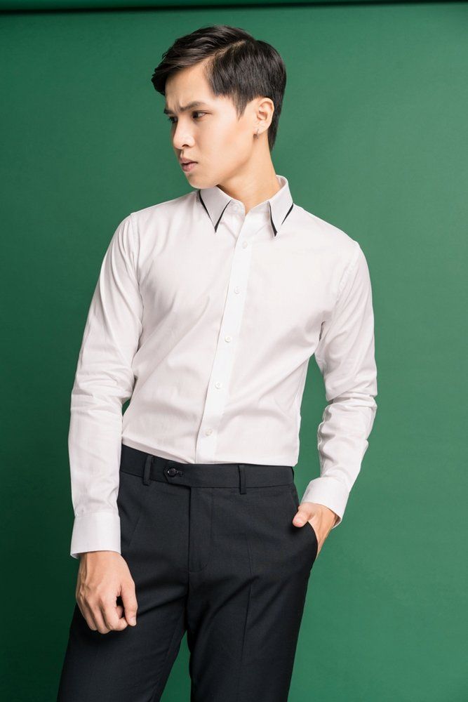 SM trắng cổ pha phi bóng đen tam giác nhọn đầu