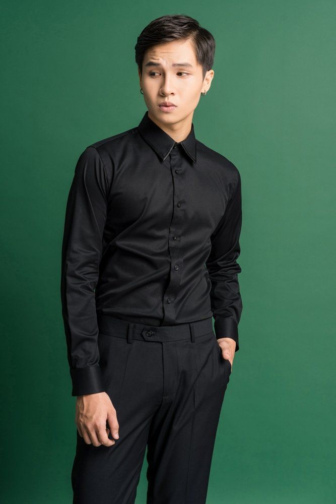 SM đen viền cổ phi bóng đen