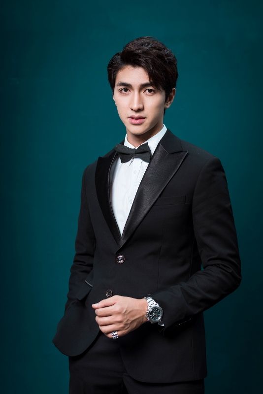 Vest đen ve to đột chỉ- pha phi bóng