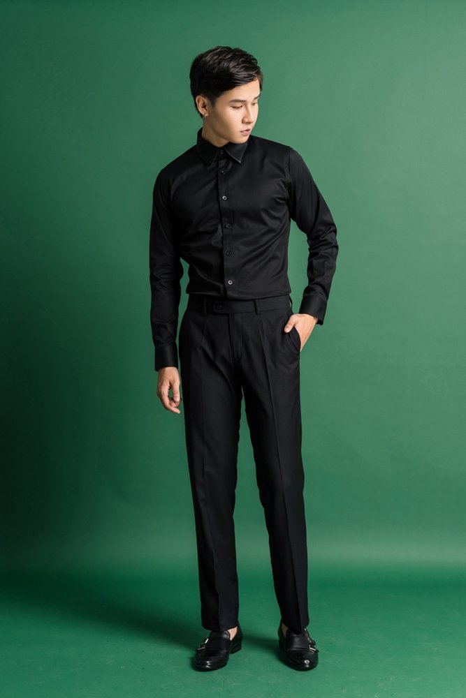 SM đen viền cổ phi bóng đen