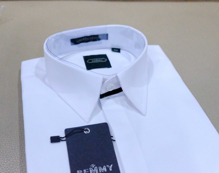 SM trắng tinh phối phi bóng đen chân cổ