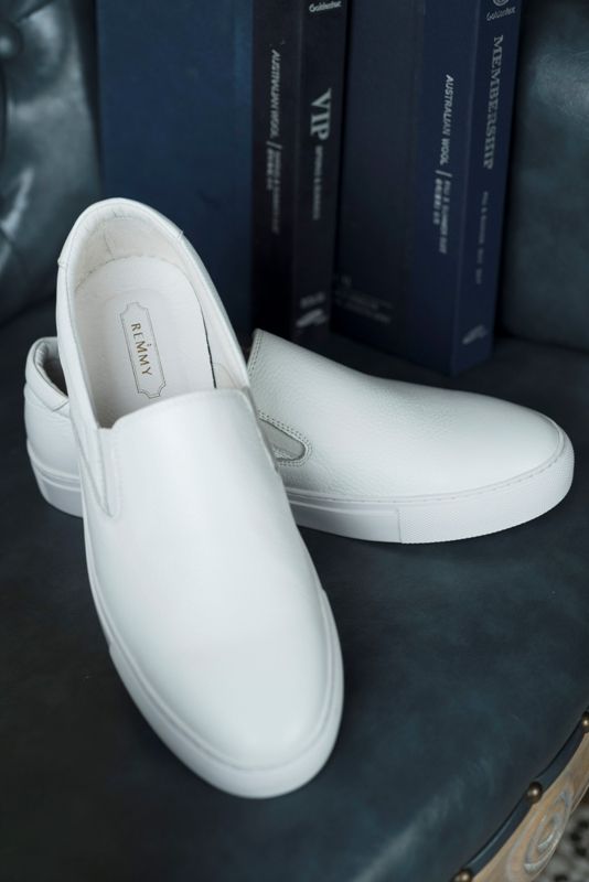 Giày slip on trắng A1701-31 sz 39