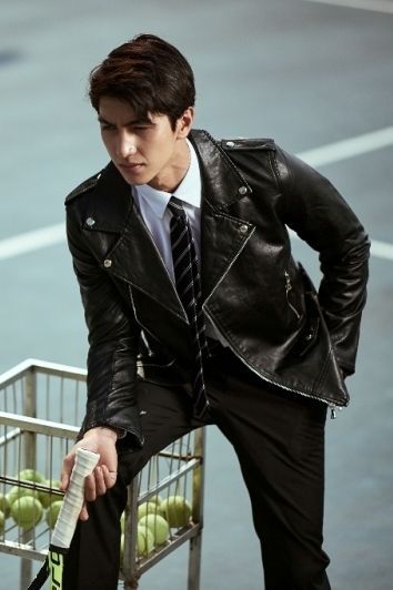 Áo da đen cổ bẻ, khóa chéo
